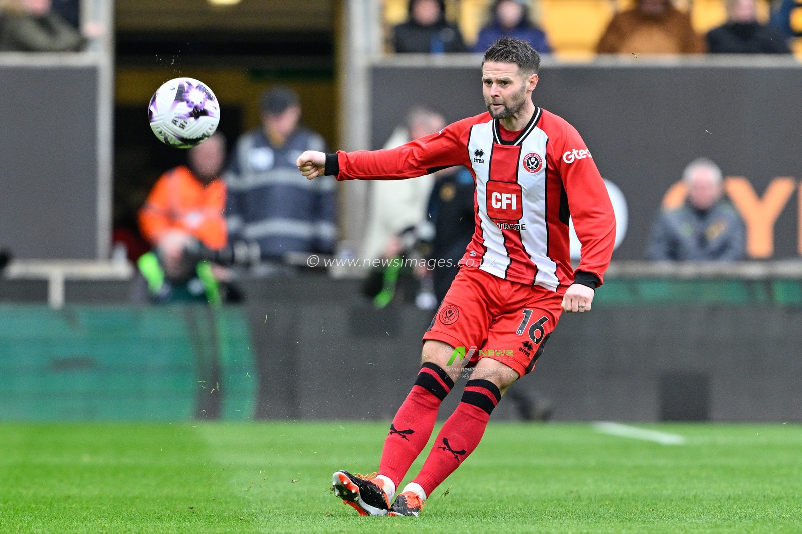 Oliver Norwood of Sheffield United clears the ball during the Premier League match Wolverhampton Wanderers vs Sheffield United at Molineux, Wolverhampton, United Kingdom, 25th February 2024

(Photo by Cody Froggatt/News Images)