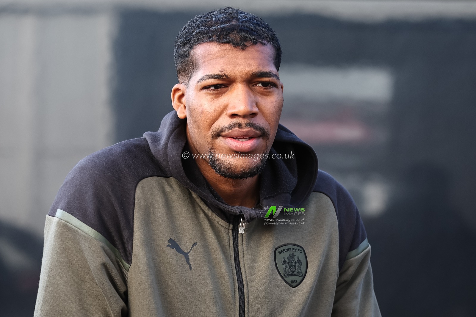 Donovan Pines of Barnsley arrives during the Sky Bet League 1 match Stevenage vs Barnsley at Lamex Stadium, Stevenage, United Kingdom, 9th April 2024

(Photo by Mark Cosgrove/News Images)