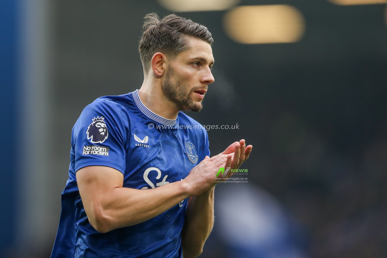 James Tarkowski of Everton acknowledges the fans prior to the Premier League match West Ham United vs Crystal Palace at London Stadium, London, United Kingdom, 18th January 2025

(Photo by Izzy Poles/News Images)