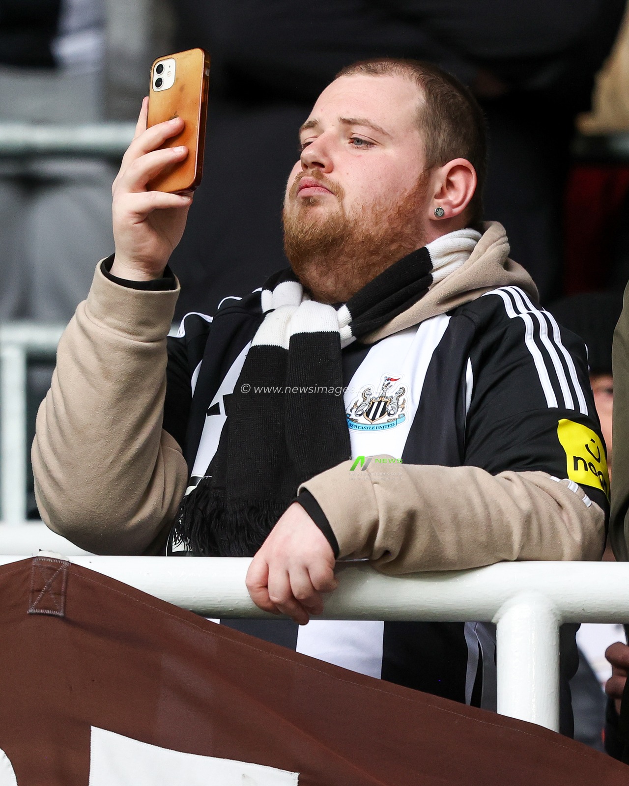 Newcastle United fans arrives at St. James's Park prior to the Premier League match Newcastle United vs Nottingham Forest at St. James's Park, Newcastle, United Kingdom, 23rd February 2025

(Photo by Alfie Cosgrove/News Images)