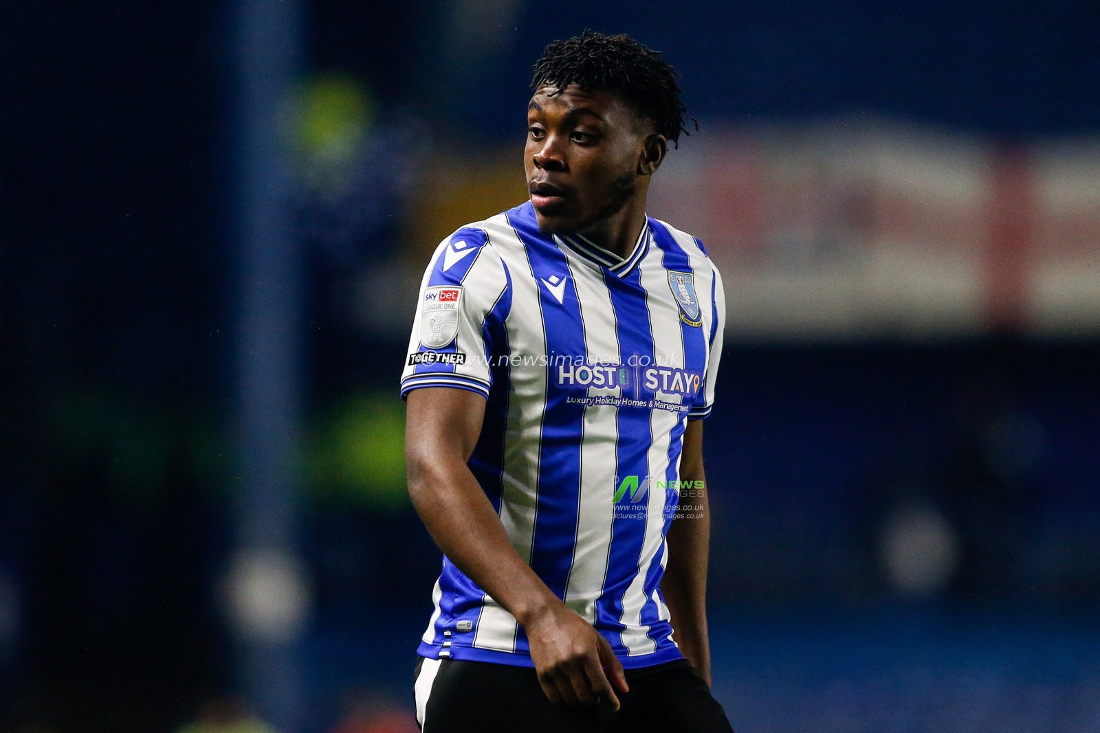 Fisayo Dele-Bashiru #17 of Sheffield Wednesday during the Sky Bet League 1 match Sheffield Wednesday vs Oxford United at Hillsborough, Sheffield, United Kingdom, 17th December 2022

(Photo by Ben Early/News Images)