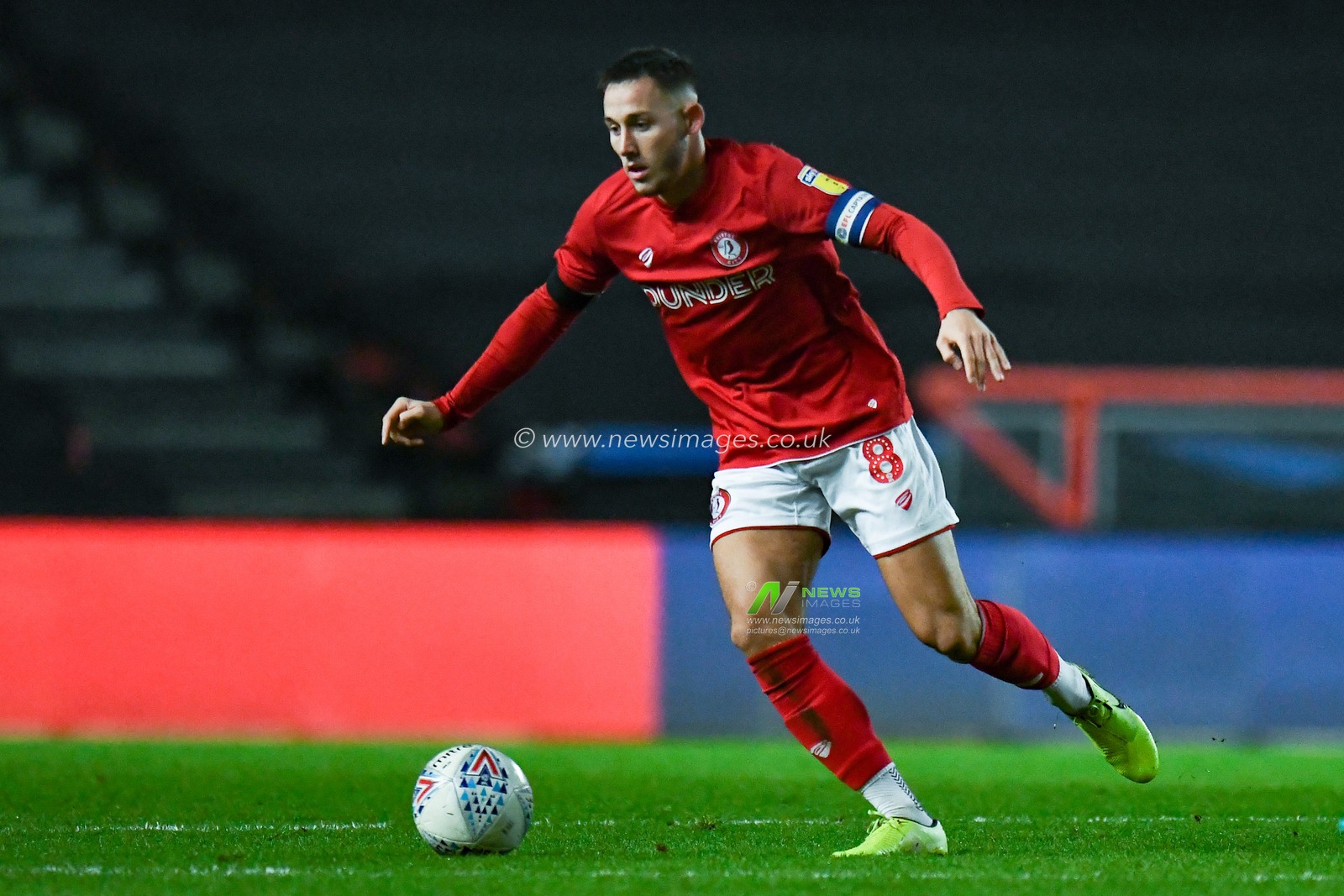 10th December 2019, Ashton Gate, Bristol, England; Sky Bet Championship, Bristol City v Millwall : Josh Brownhill (8) of Bristol City switches play

Credit: Gareth Dalley/News Images
