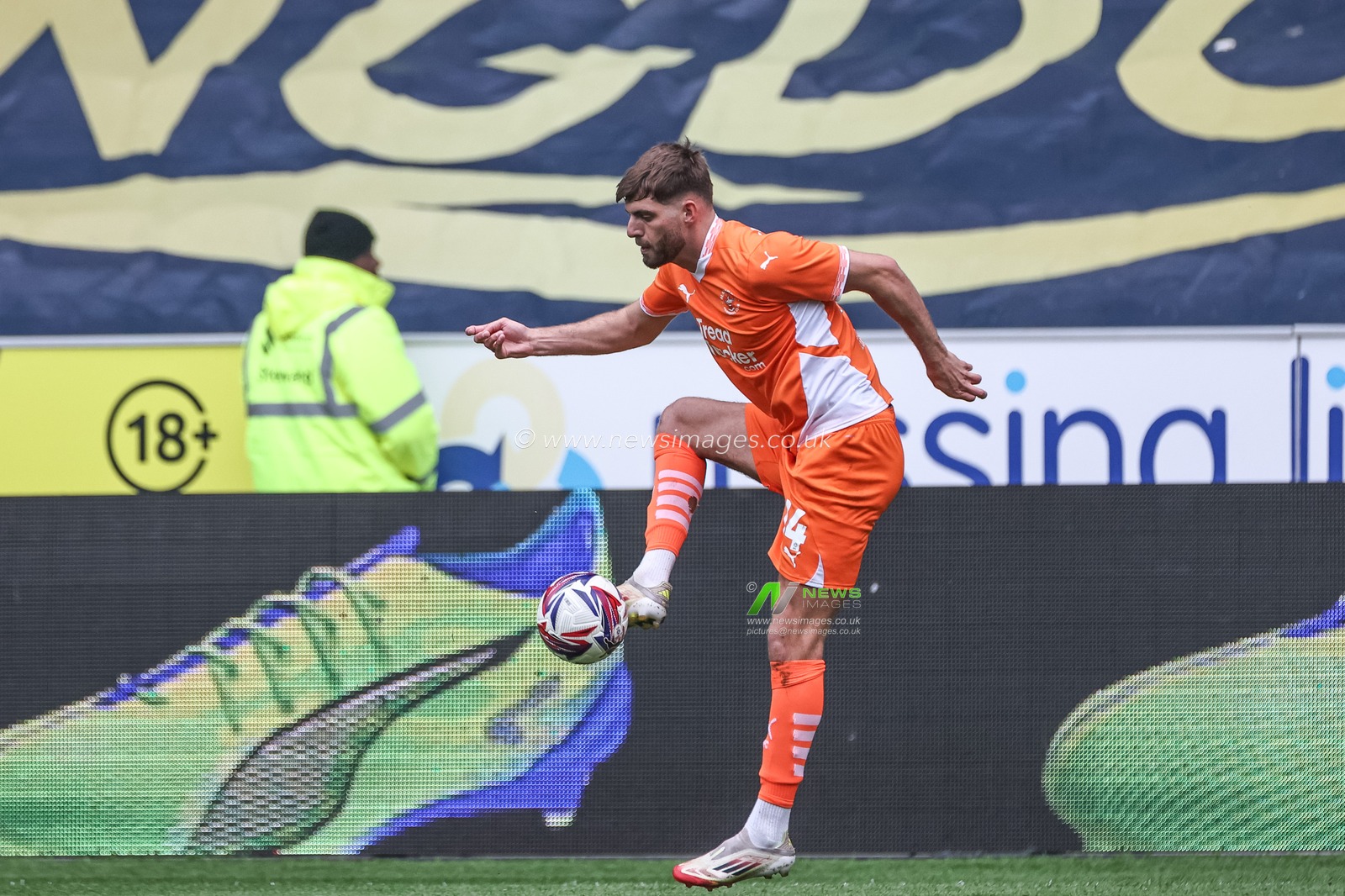 Tom Bloxham of Blackpool controls the ball during the Sky Bet League 1 match Wigan Athletic vs Blackpool at The Brick Community Stadium, Wigan, United Kingdom, 26th April 2025

(Photo by Mark Cosgrove/News Images)