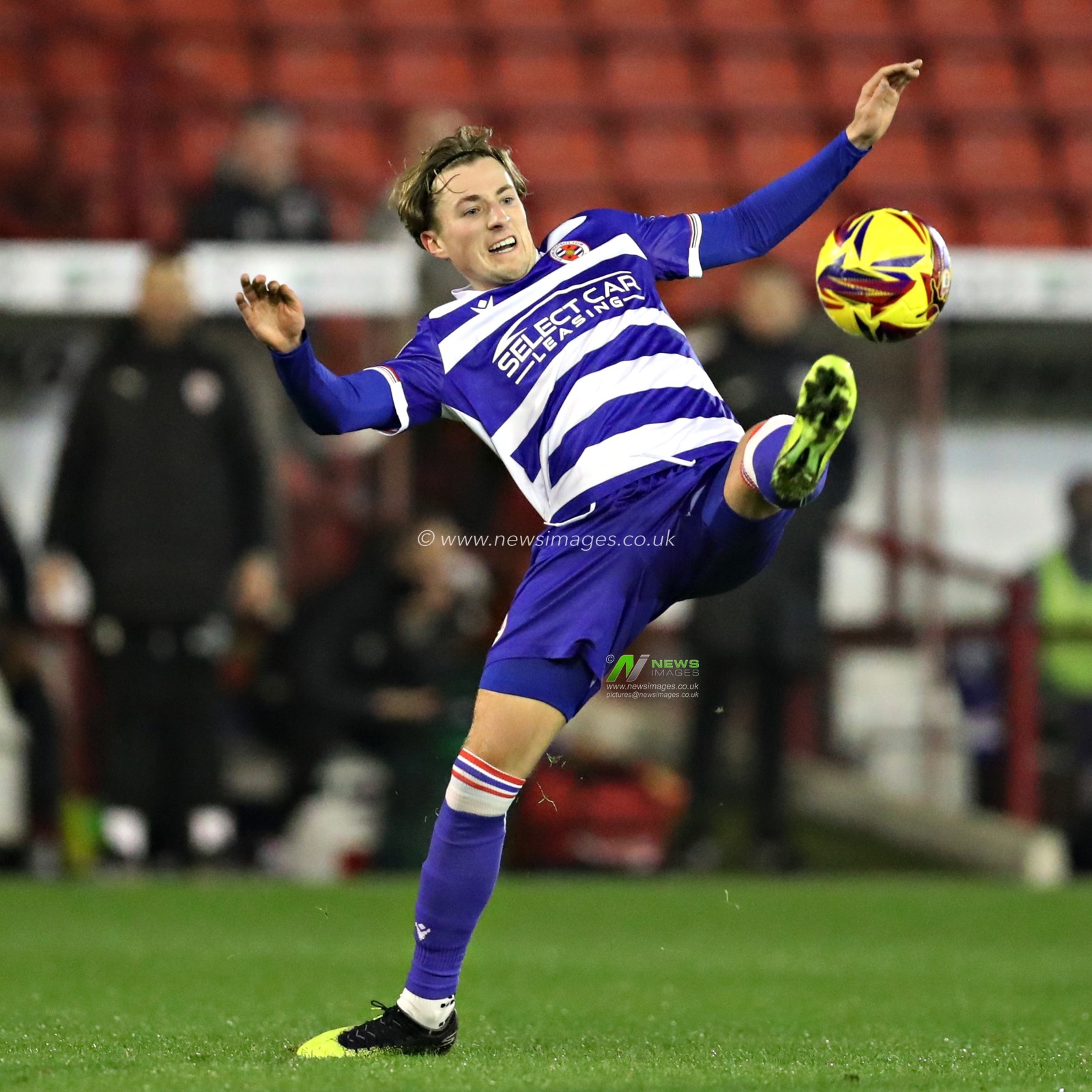 Reading's Charlie Savage during the Sky Bet League 1 match Barnsley vs Reading at Oakwell, Barnsley, United Kingdom, 26th November 2024

(Photo by Sam Eaden/News Images)
