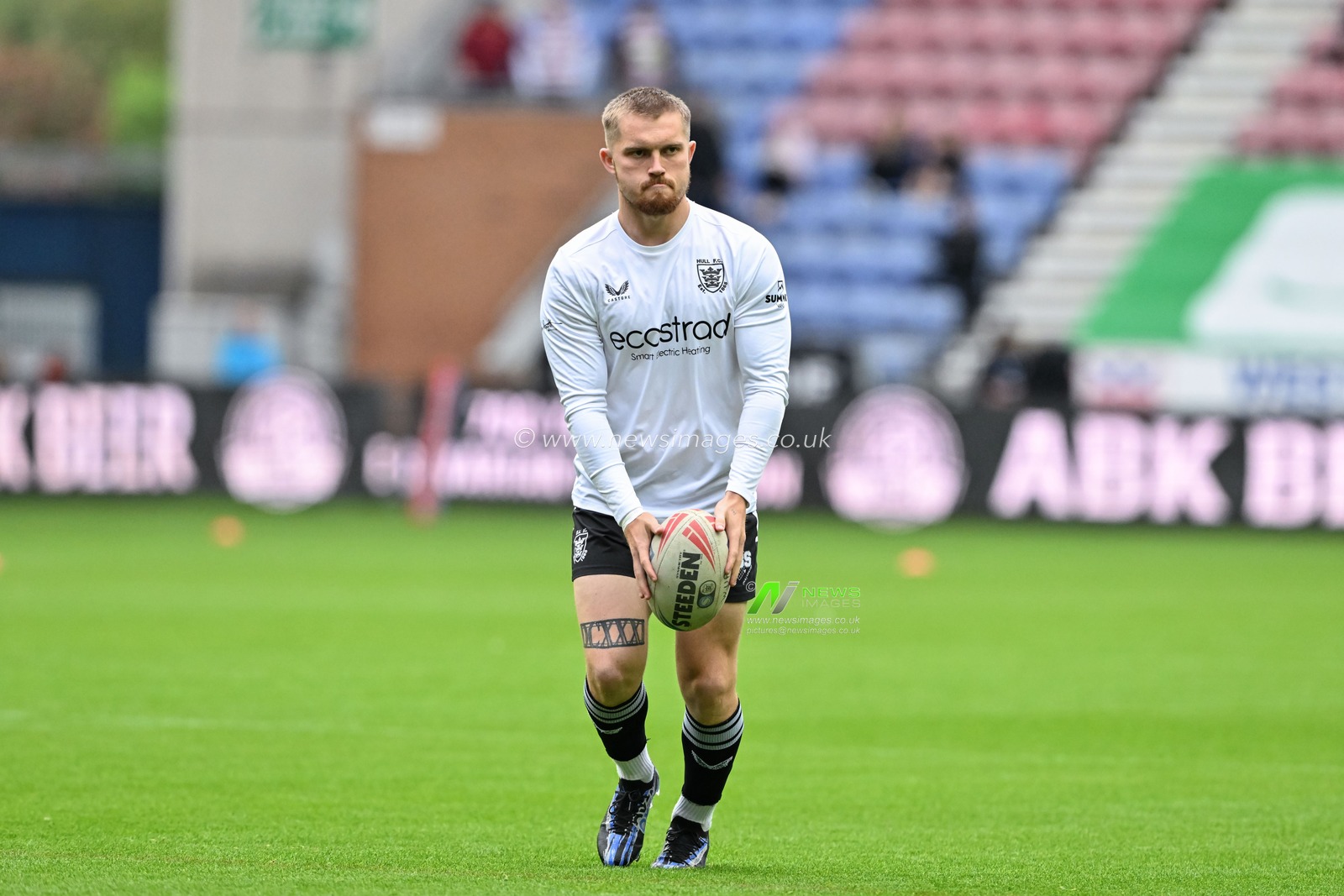 Morgan Smith Hull FC warms up ahead of the Betfred Super League Round 23 match Wigan Warriors vs Hull FC at DW Stadium, Wigan, United Kingdom, 25th August 2024

(Photo by Cody Froggatt/News Images)