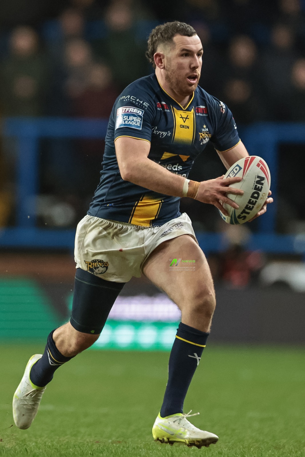 Cameron Smith of Leeds Rhinos breaks with the ball during the Betfred Super League Round 2 match Leeds Rhinos vs York Knights at AMT Headingley Stadium, Leeds, United Kingdom on 20 February 2026

(Photo by Mark Cosgrove/News Images)