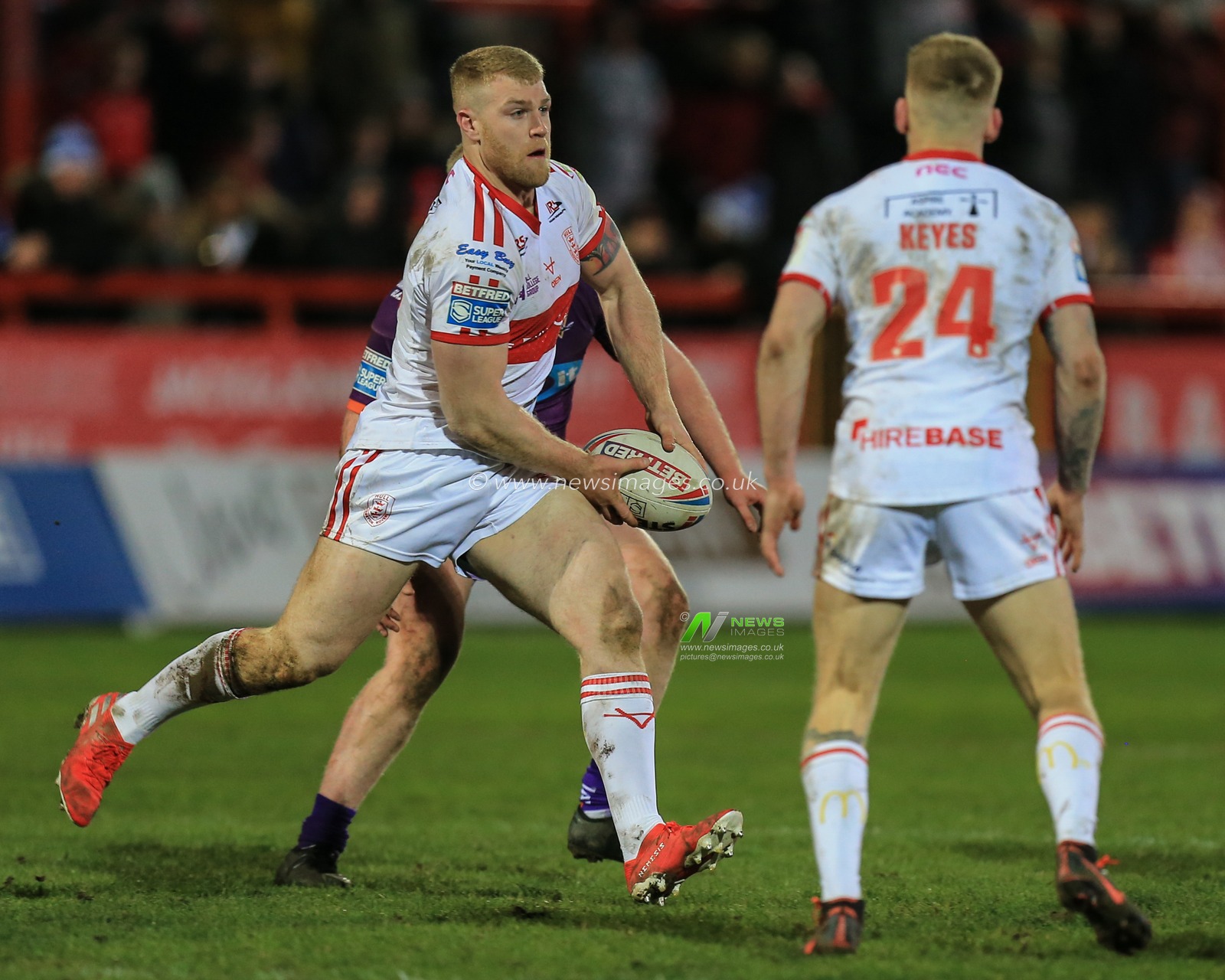 21st February 2020, Hull College Craven Park, Kingston upon Hull, England; Betfred Super League, Hull Kingston Rovers v Huddersfield Giants : Dan Murray (16) of Hull KR prepares to pass the ball