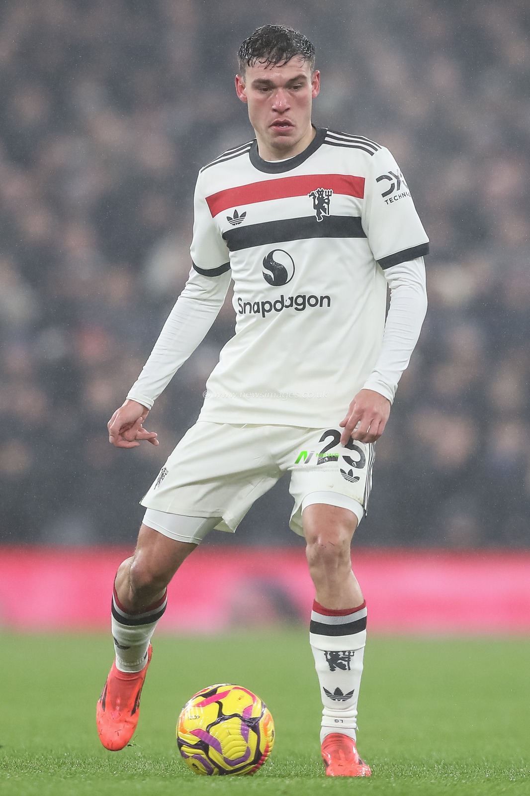 Manuel Ugarte of Manchester United with the ball during the Premier League match Liverpool vs Manchester United at Anfield, Liverpool, United Kingdom, 5th January 2025

(Photo by Gareth Evans/News Images)
