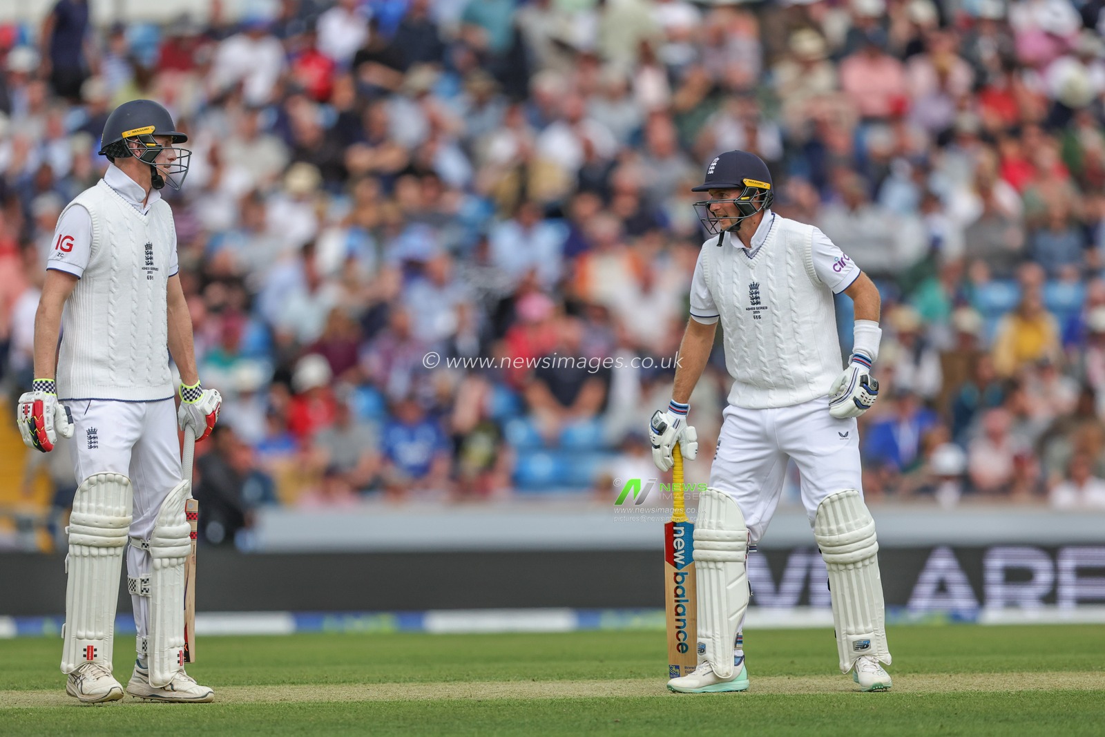 Joe Root of England speaks to Zak Crawley of England during the LV= Insurance Ashes Third Test Series Day 1 England v Australia at Headingley Stadium, Leeds, United Kingdom, 6th July 2023

(Photo by Mark Cosgrove/News Images)