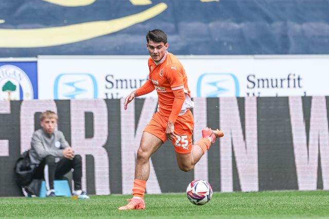 Rob Apter of Blackpool breaks with the ball during the Sky Bet League 1 match Wigan Athletic vs Blackpool at The Brick Community Stadium, Wigan, United Kingdom, 26th April 2025

(Photo by Mark Cosgrove/News Images)