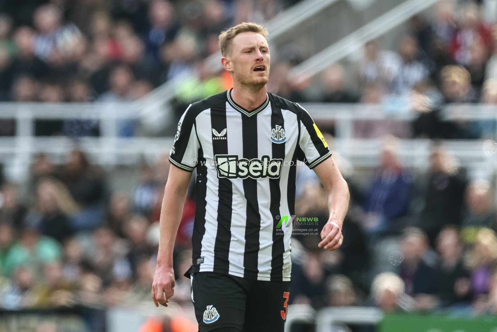Sean Longstaff of Newcastle United during the Premier League match Newcastle United vs West Ham United at St. James's Park, Newcastle, United Kingdom, 30th March 2024

(Photo by Mark Cosgrove/News Images)