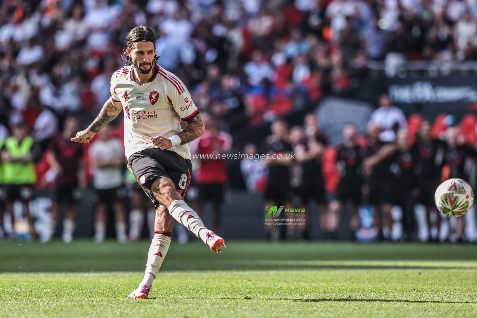 Dominik Szoboszlai of Liverpool scores his penalty during the The FA Community Shield match Crystal Palace vs Liverpool at Wembley Stadium, London, United Kingdom, 10th August 2025

(Photo by Alfie Cosgrove/News Images)
