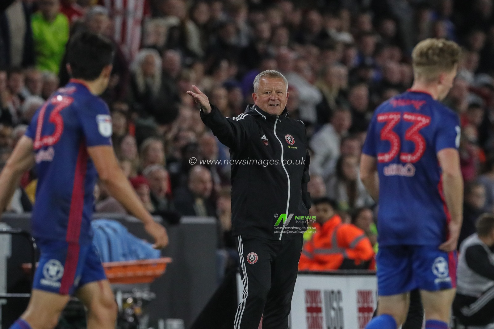 25th September 2019 , Bramall Lane, Sheffield, England; EFL Carabao Cup Football, Third round, Sheffield United vs Sunderland ; Chris Wilder manager of Sheffield United gives his team instructions 


Credit: Mark Cosgrove News Images

English Football League images are subject to DataCo Licence