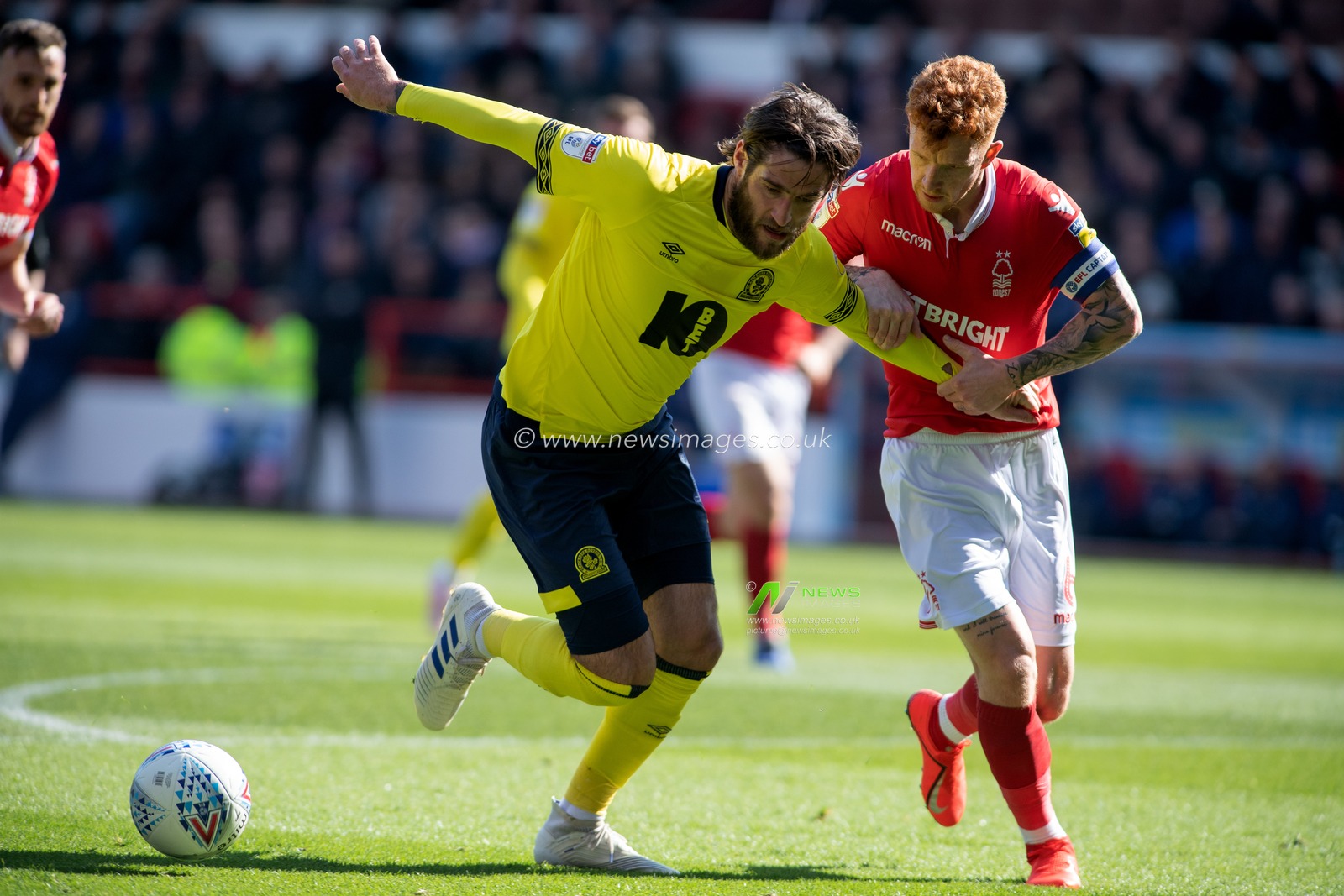13th April 2019, City Ground, Nottingham, England ; Sky Bet Championship, Nottingham Forest vs Blackburn Rovers : Jack Colback (6) of Nottingham Forest battles with Danny Graham (10) of Blackburn 

Credit: Jon Hobley/News Images

English Football League images are subject to DataCo Licence