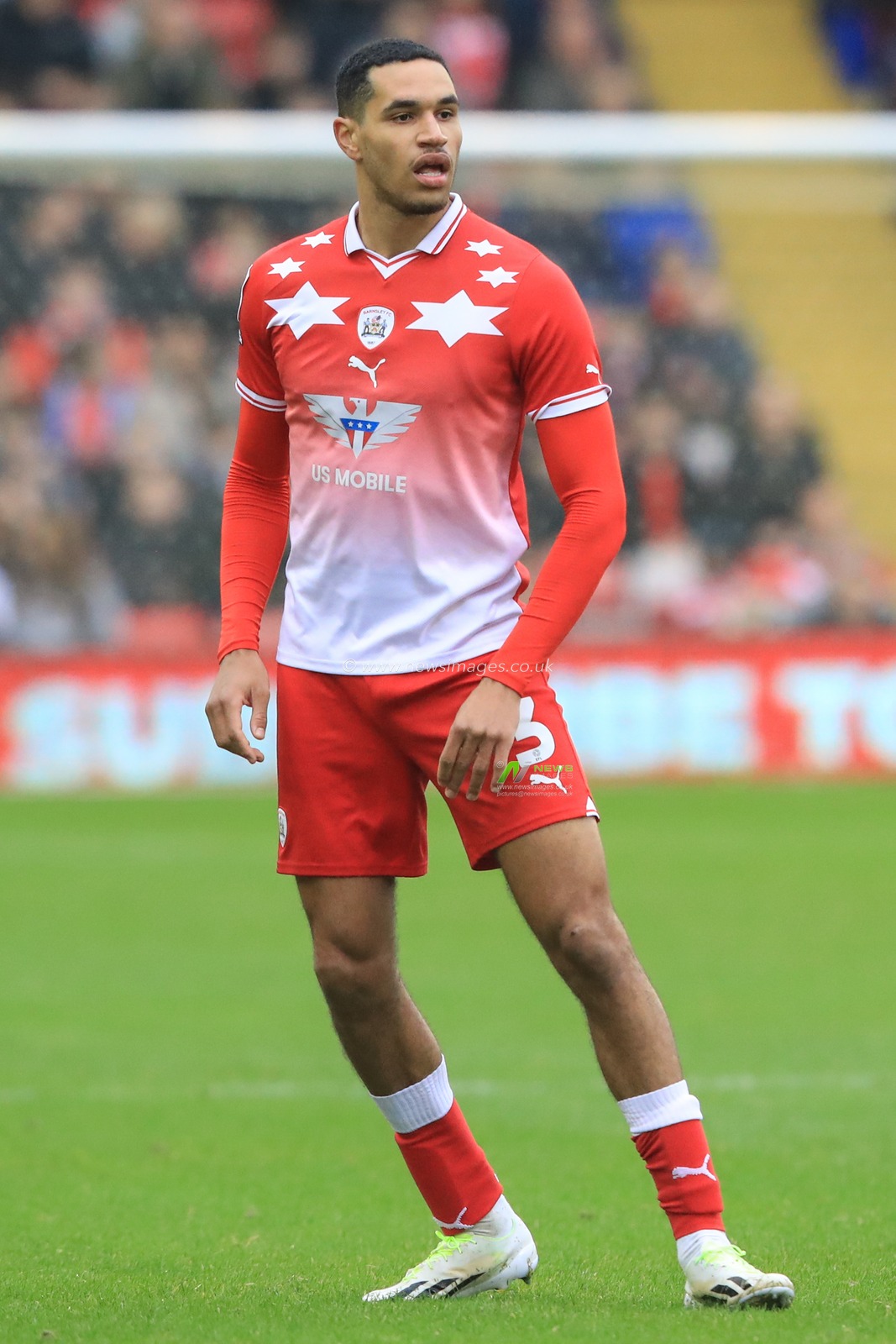 Jon Russell #3 of Barnsley during the Sky Bet League 1 match Barnsley vs Fleetwood Town at Oakwell, Barnsley, United Kingdom, 28th October 2023

(Photo by Alfie Cosgrove/News Images)