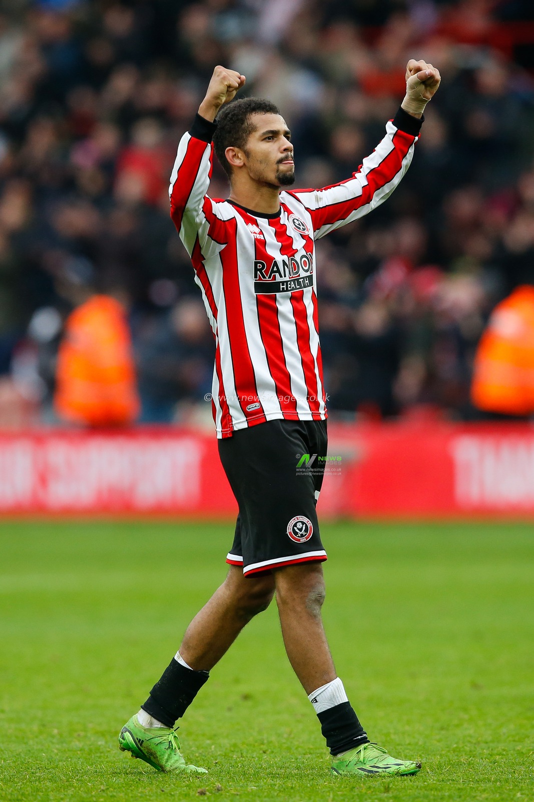Iliman Ndiaye #29 of Sheffield United celebrates winning the Sky Bet Championship match Sheffield United vs Burnley at Bramall Lane, Sheffield, United Kingdom, 5th November 2022

(Photo by Ben Early/News Images)