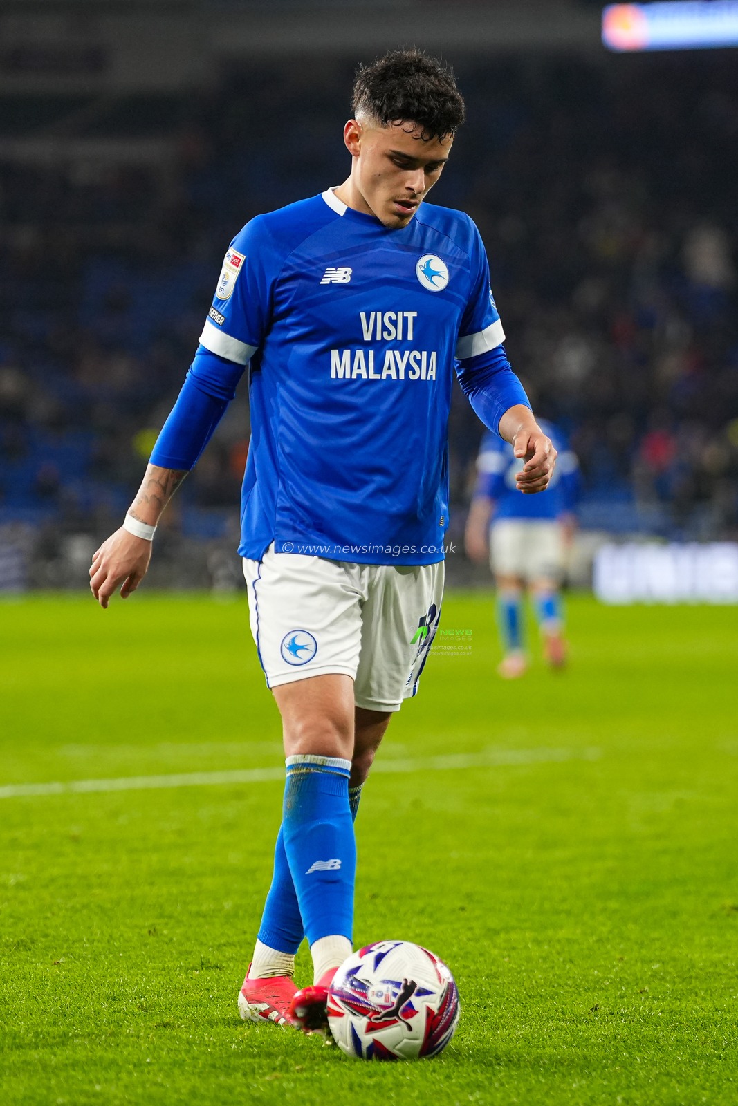 Alex Robertson of Cardiff City during the Sky Bet Championship match Cardiff City vs Burnley at Cardiff City Stadium, Cardiff, United Kingdom, 4th March 2025

(Photo by Andrew Lewis/News Images)
