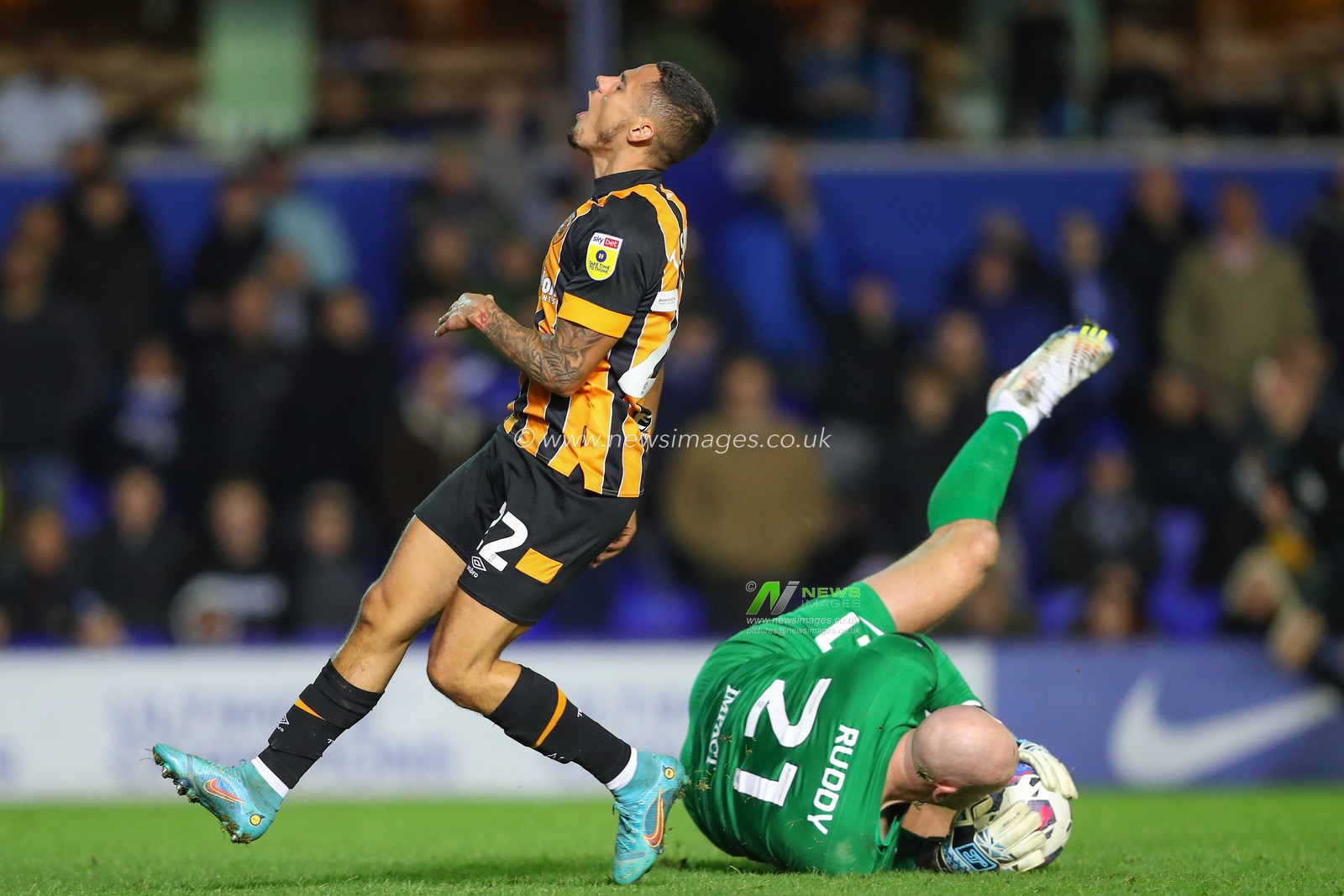 Tyler Smith #22 of Hull City reacts to John Ruddy #21 of Birmingham City getting to the ball first during the Sky Bet Championship match Birmingham City vs Hull City at St Andrews, Birmingham, United Kingdom, 30th December 2022

(Photo by Gareth Evans/News Images)