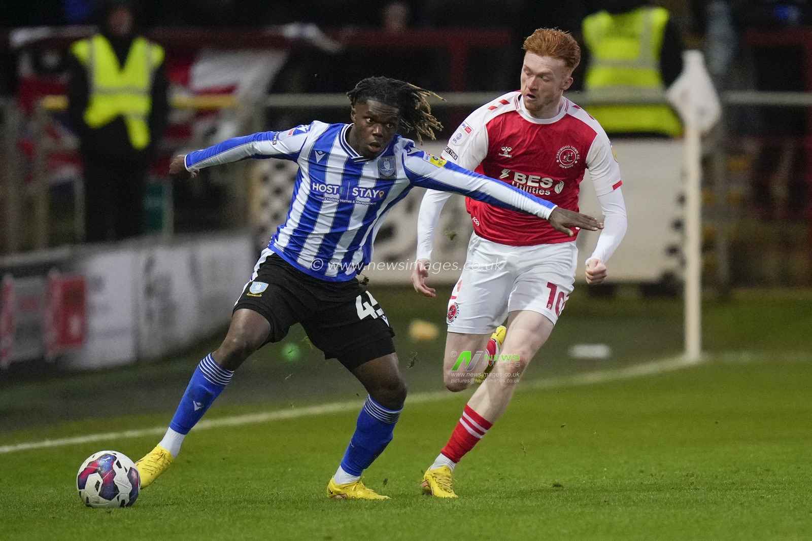 Alex Mighten #45 of Sheffield Wednesday hold off Callum Morton #10 of Fleetwood Town during the Sky Bet League 1 match Fleetwood Town vs Sheffield Wednesday at Highbury Stadium, Fleetwood, United Kingdom, 26th December 2022

(Photo by Steve Flynn/News Images)
