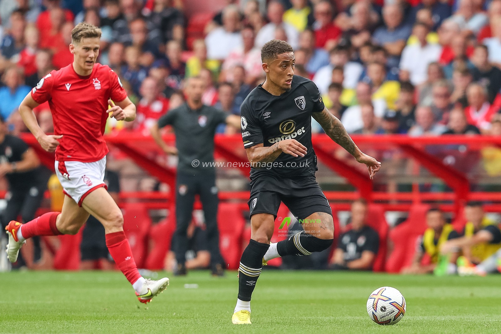 Marcus Tavernier #16 of Bournemouth runs with the ball during the Premier League match Nottingham Forest vs Bournemouth at City Ground, Nottingham, United Kingdom, 3rd September 2022

(Photo by Gareth Evans/News Images)