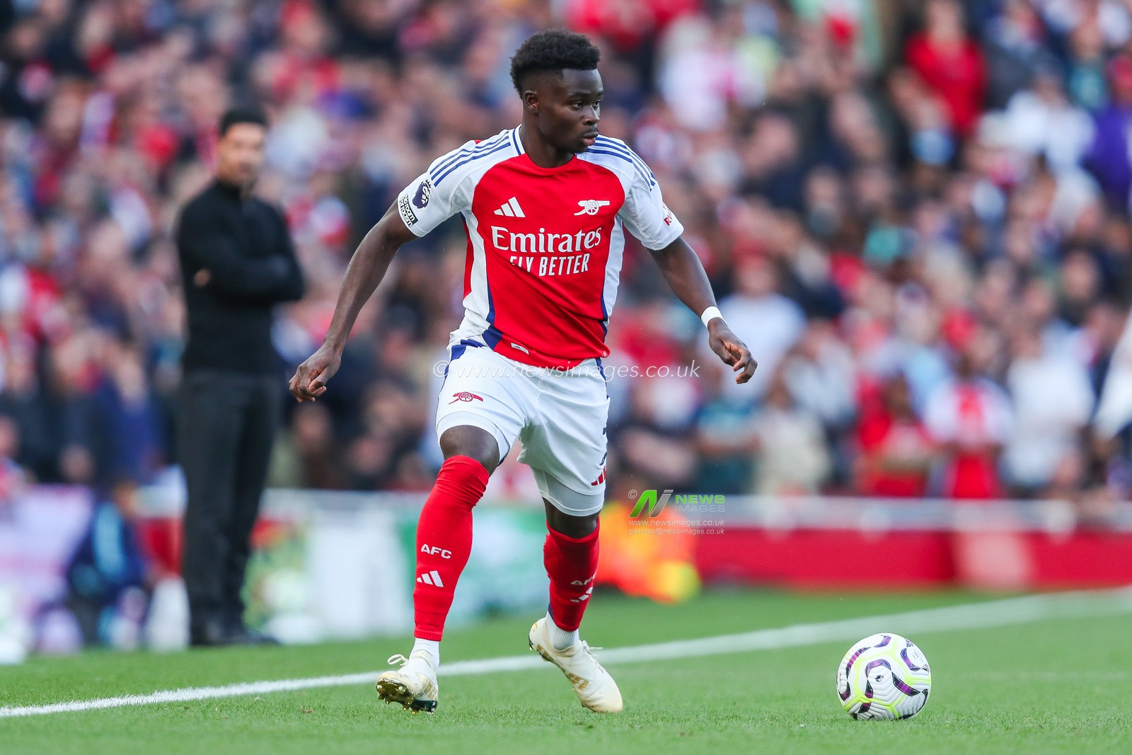 Bukayo Saka of Arsenal runs with the ball during the Premier League match Arsenal vs Southampton at Emirates Stadium, London, United Kingdom, 5th October 2024

(Photo by Izzy Poles/News Images)