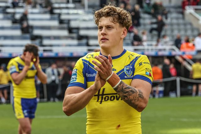 Arron Lindop of Warrington Wolves applauds the fans after the game during the Betfred Magic Weekend 2025 match Wigan Warriors vs Warrington Wolves at St. James's Park, Newcastle, United Kingdom, 4th May 2025

(Photo by Mark Cosgrove/News Images)