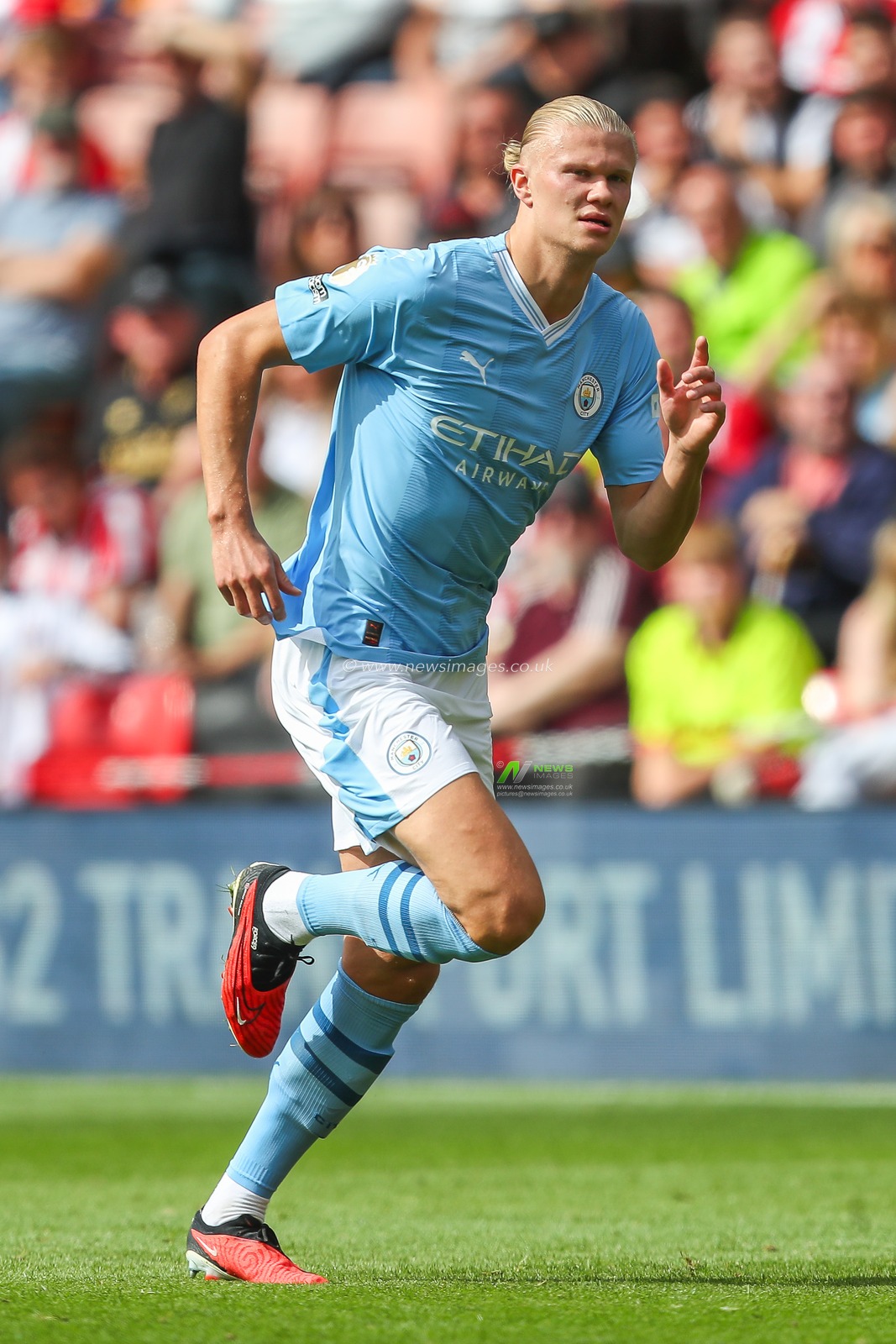 Erling Haaland #9 of Manchester City in action during the Premier League match Sheffield United vs Manchester City at Bramall Lane, Sheffield, United Kingdom, 27th August 2023

(Photo by Gareth Evans/News Images)