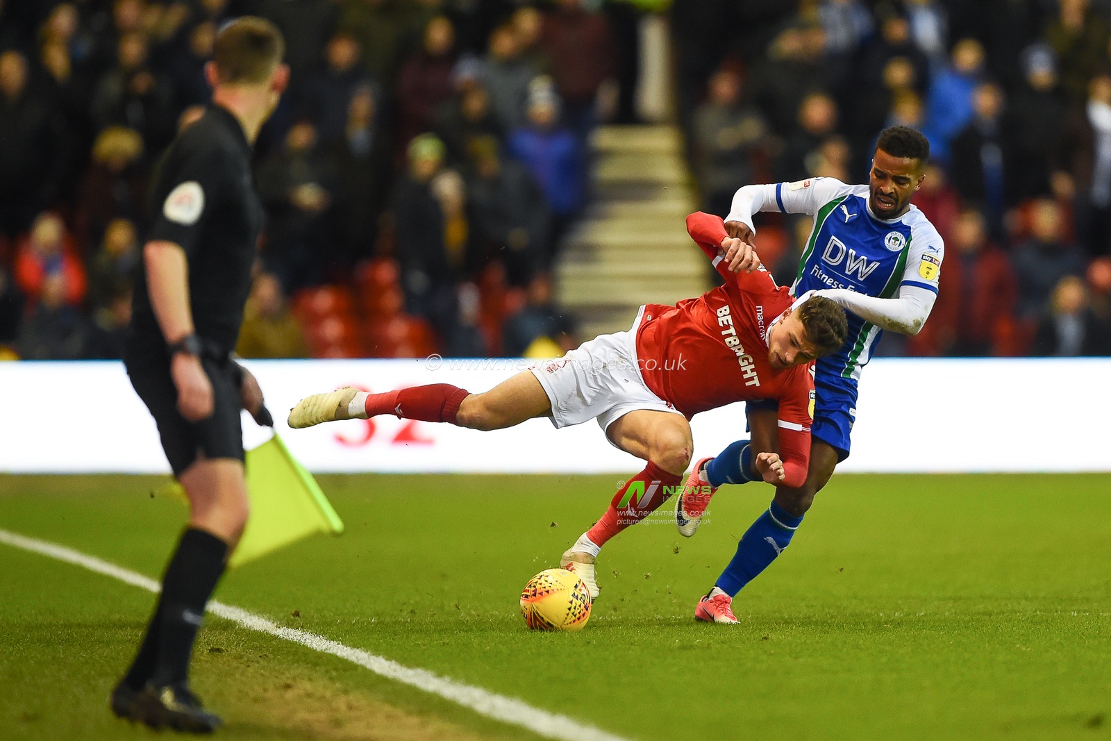 26th January 2019, City Ground, Nottingham, England ; Sky Bet Championship, Nottingham Forest v Wigan Athletic : Nathan Byrne (2) of Wigan fouls Matthew Cash (14) of Nottingham Forest 

Credit: Jon Hobley/News Images

English Football League images are subject to DataCo Licence