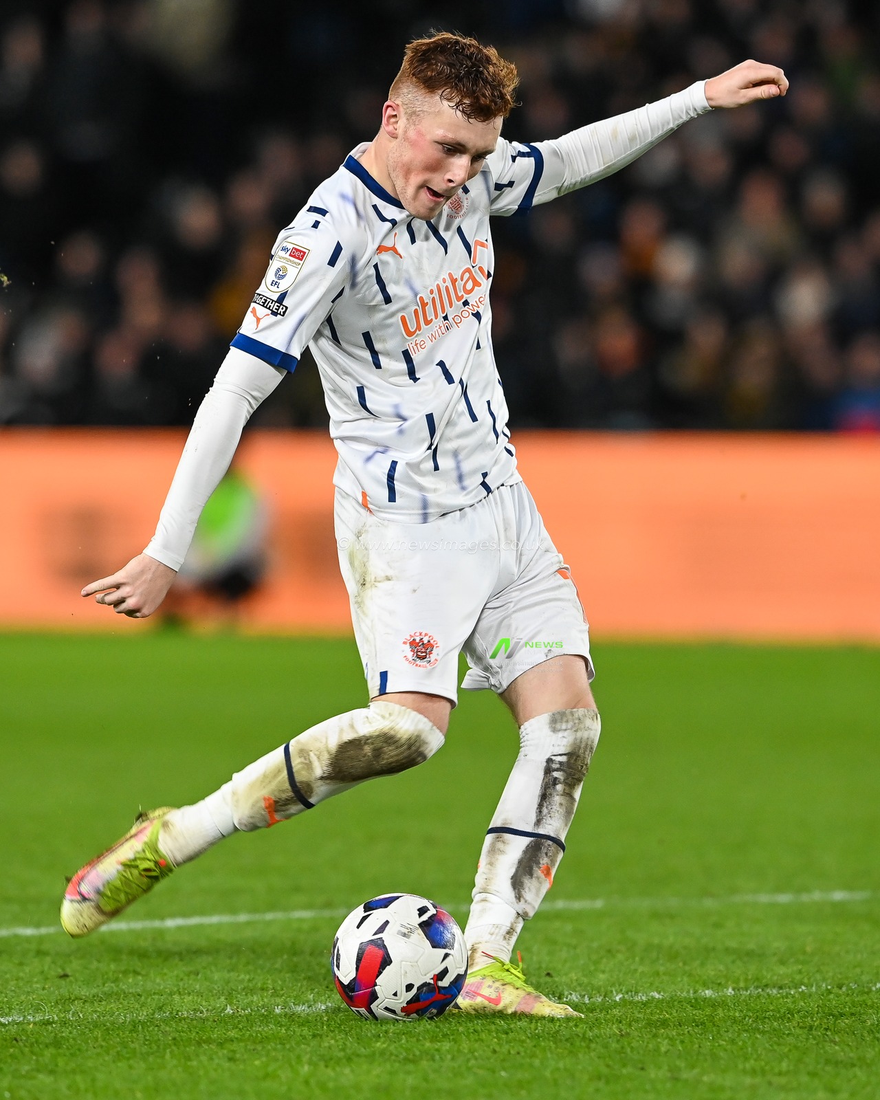Sonny Carey #16 of Blackpool shoots on goal during the Sky Bet Championship match Hull City vs Blackpool at MKM Stadium, Hull, United Kingdom, 26th December 2022

(Photo by Craig Thomas/News Images)