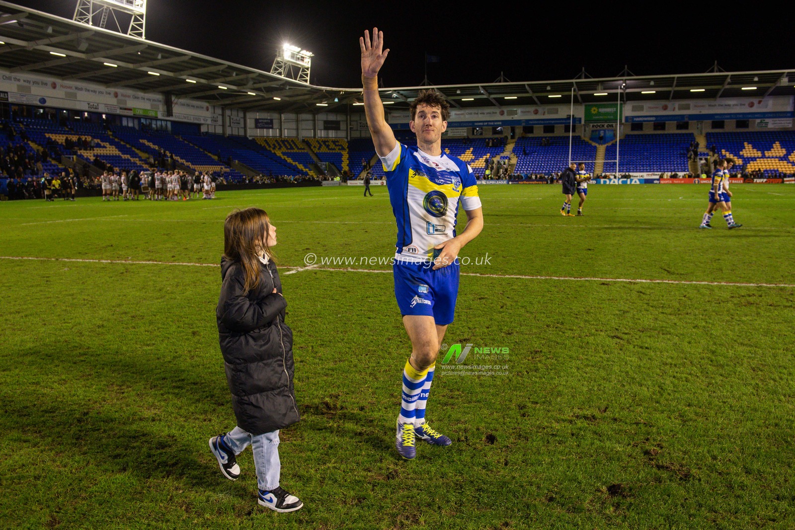 Stefan Ratchford (1) of Warrington Wolves waves to the fans at the end of the game