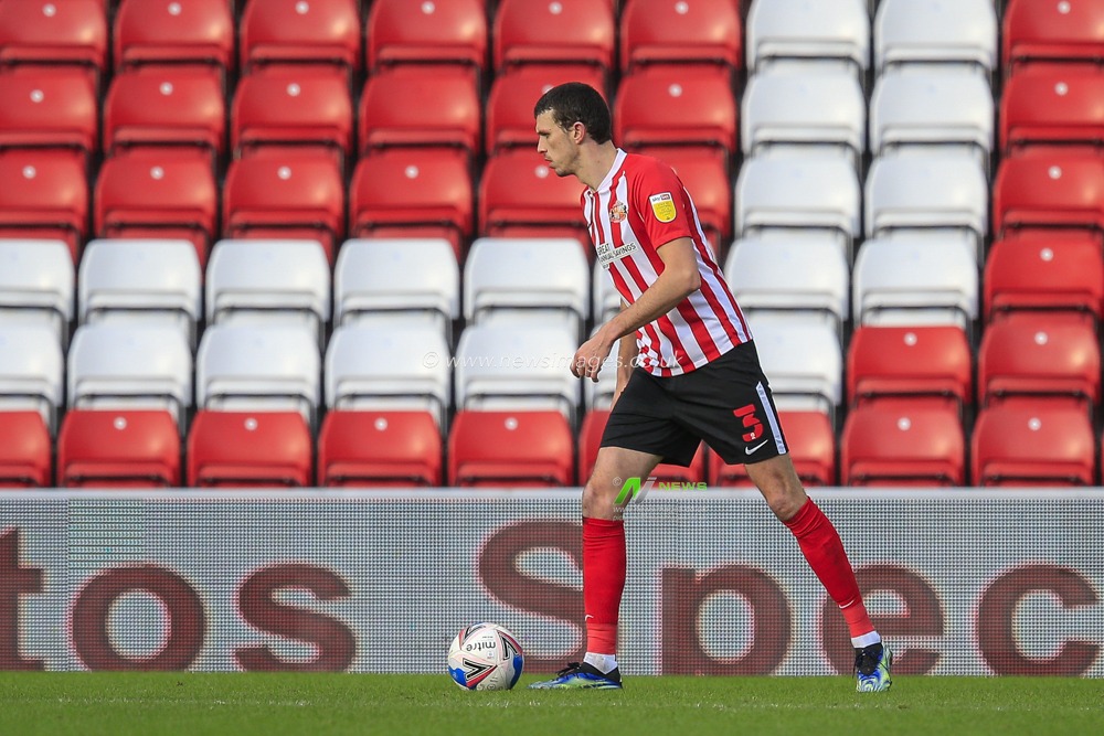 Tom Flanagan #3 of Sunderland in possession of the ball