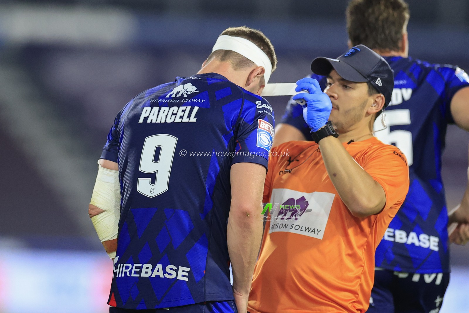 Matt Parcell #9 of Hull KR receives some on field treatment for a head injury during the Betfred Super League Round 25 match Huddersfield Giants vs Hull KR at John Smith's Stadium, Huddersfield, United Kingdom, 8th September 2023

(Photo by Conor Molloy/News Images)