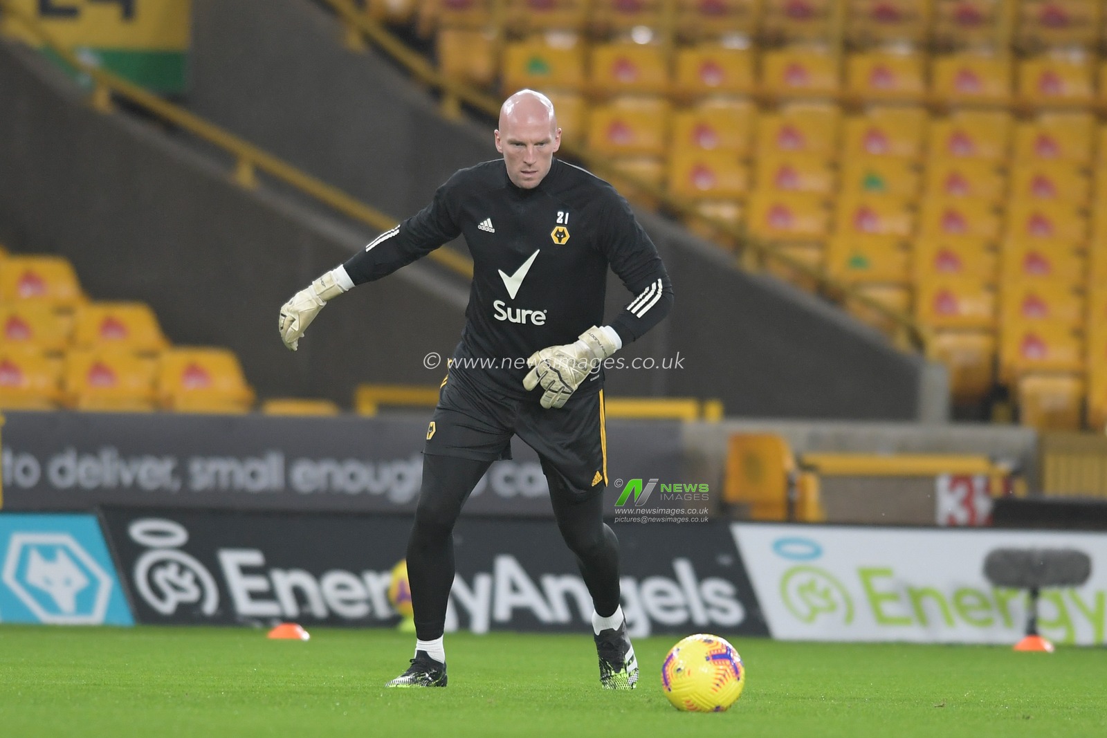 John Ruddy #21 of Wolverhampton Wanderers warming up before the game