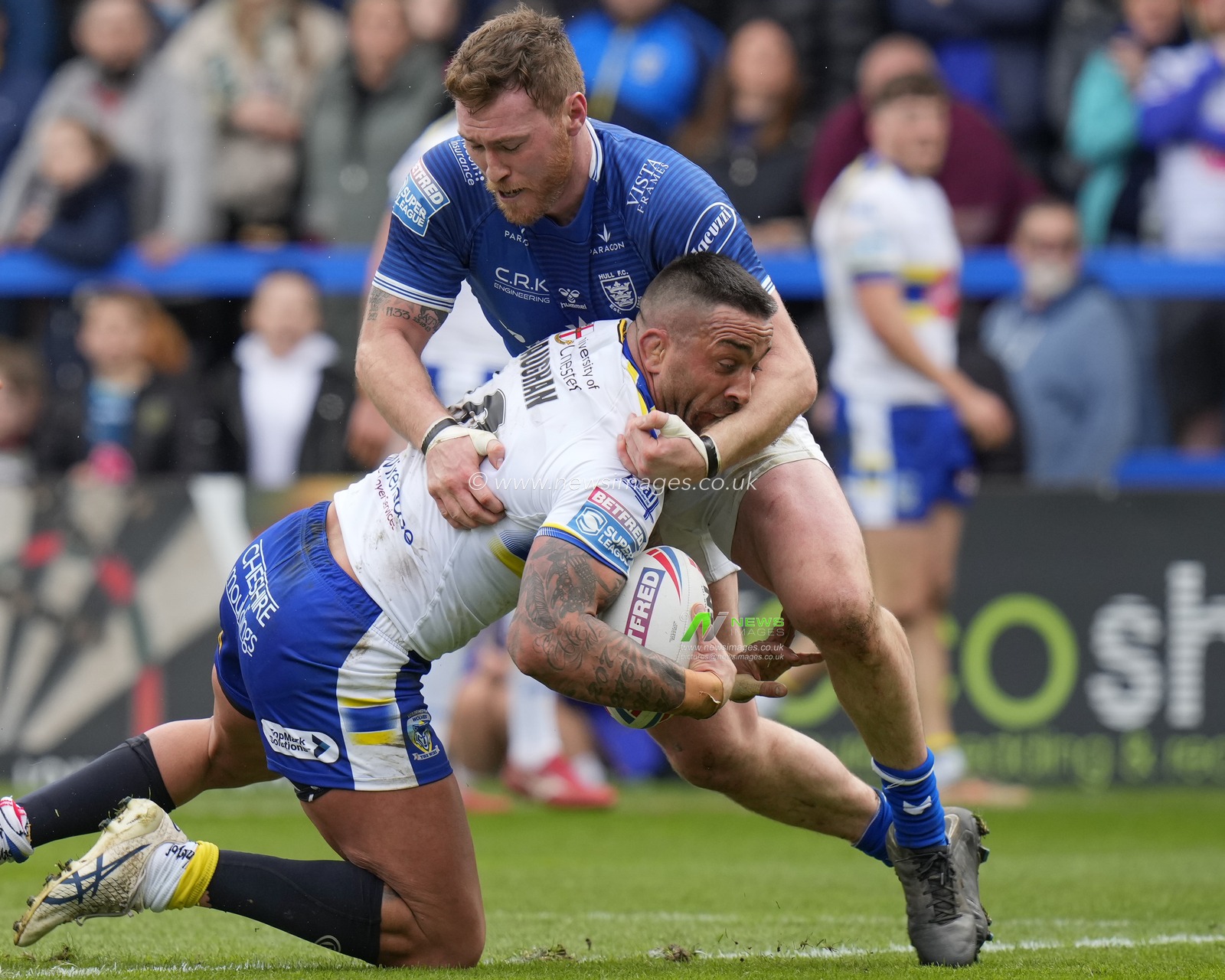 Scott Taylor #30 of Hull FC tackles Paul Vaughan #10 of Warrington Wolves during the Betfred Super League Round 7 match Warrington Wolves vs Hull FC at Halliwell Jones Stadium, Warrington, United Kingdom, 1st April 2023

(Photo by Steve Flynn/News Images)