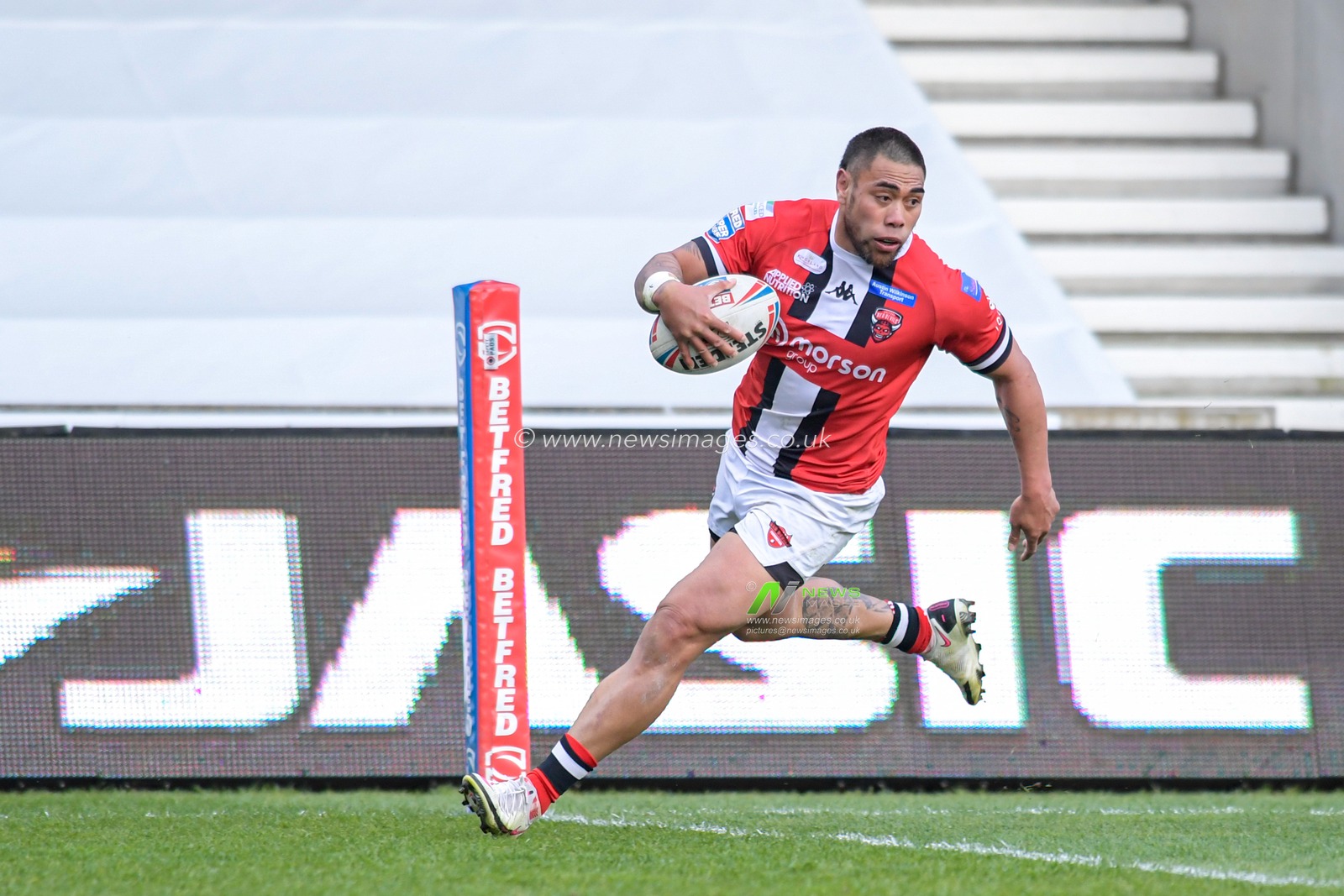 Ken Sio (2) of Salford Red Devils runs in to score a try making it 16-8