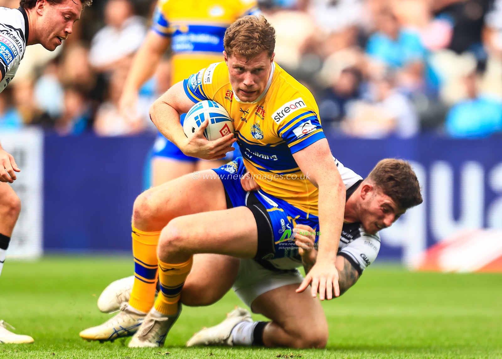 James McDonnell of Leeds Rhinos is tackled by Amir Bourouh of Hull FC during the Betfred Super League Round 24 match Hull FC vs Leeds Rhinos at MKM Stadium, Hull, United Kingdom, 30th August 2025

(Photo by Richard Bierton/News Images)