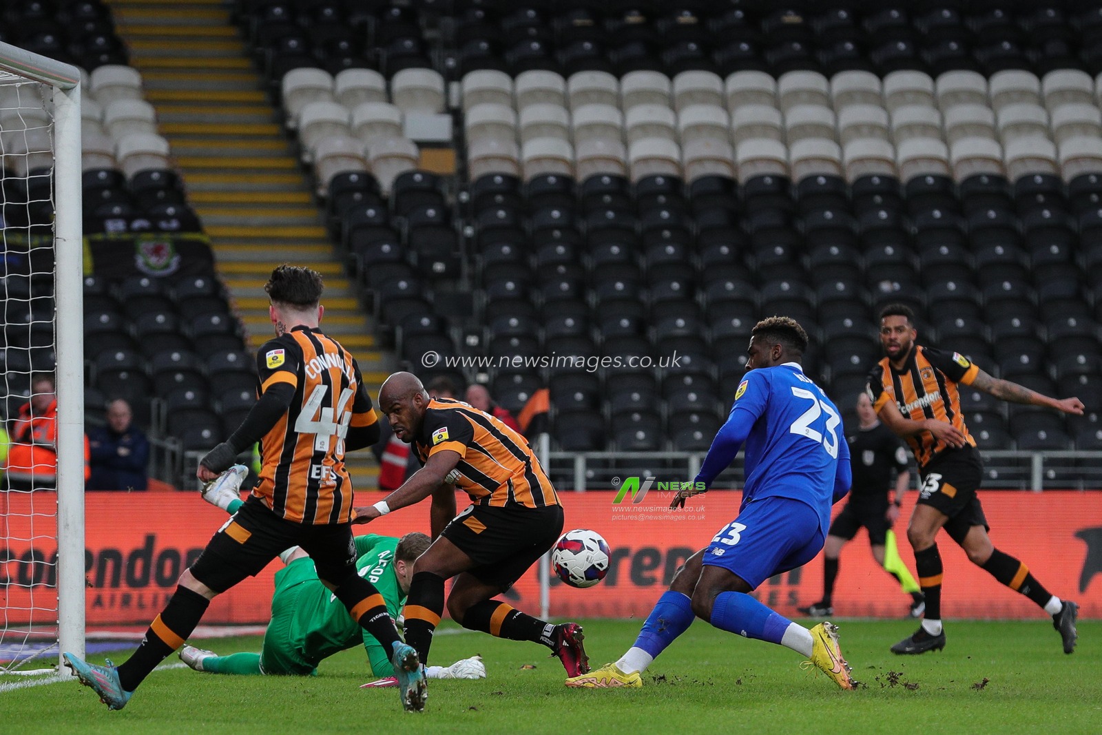 Cyrus Christie #33 of Hull City whips in a cross but goes out for a goal kick during the Sky Bet Championship match Hull City vs Cardiff City at MKM Stadium, Hull, United Kingdom, 4th February 2023

(Photo by James Heaton/News Images)