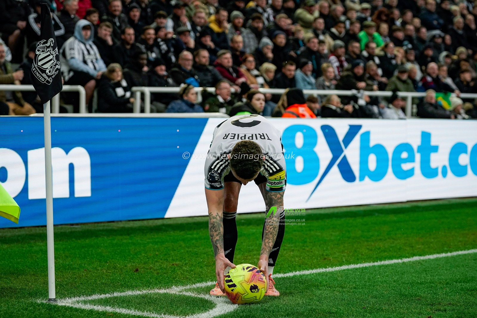 Kieran Trippier of Newcastle United prepares to take a corner kick  during the Premier League match Newcastle Untied vs Everton at St. James's Park, Newcastle, United Kingdom on 28 February 2026

(Photo by Maynard Manyowa/News Images)
