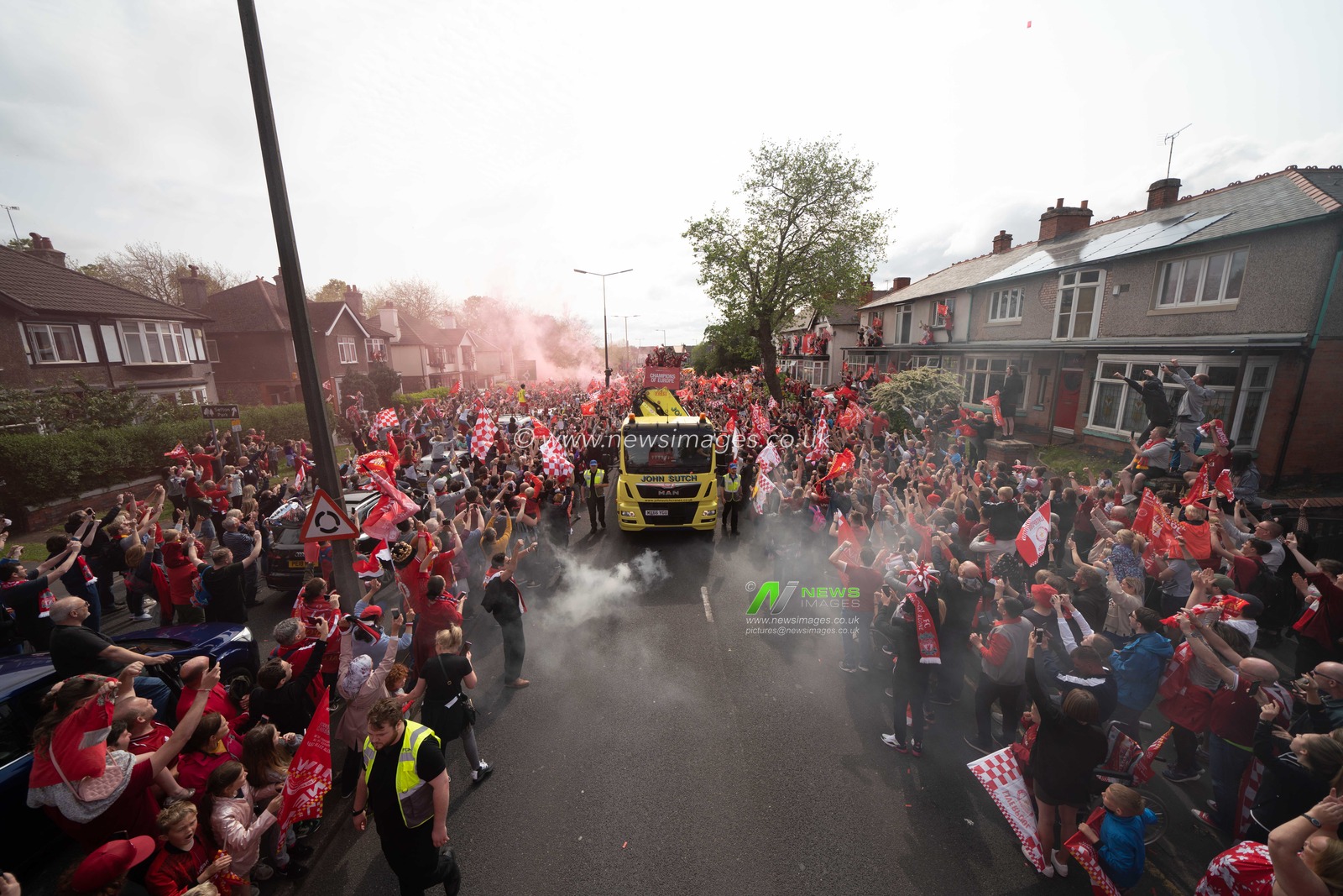 Fans on the Liverpool FC celebration for winning the Champions League

2nd June 2019 , Liverpool, England; UEFA Champions League, Liverpool FC Champions League winners celebrations and open top bus parade ; 


Credit: Terry Donnelly/News Images