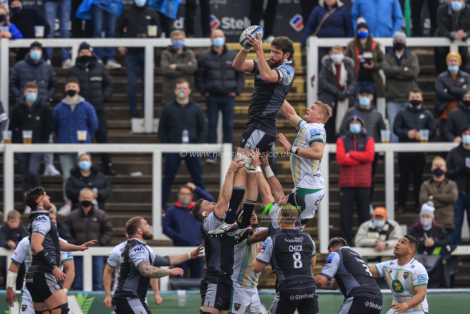Greg Peterson of Newcastle Falcons catches the lineout pass