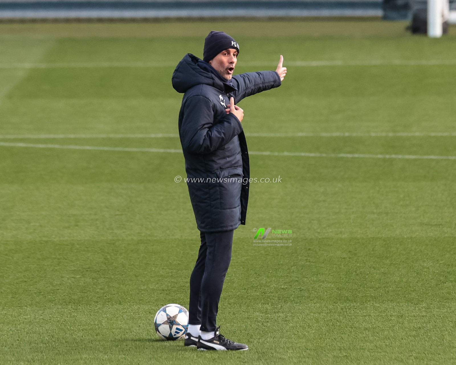 Pep Guardiola manager of Manchester City gives his team instructions during the UEFA Champions League training session Matchday 5 of 8 Manchester City vs Bayer 04 Leverkusen at Etihad Campus, Manchester, United Kingdom, 24th November 2025

(Photo by Mark Cosgrove/News Images)

*** GER AUT SUI OUT ***