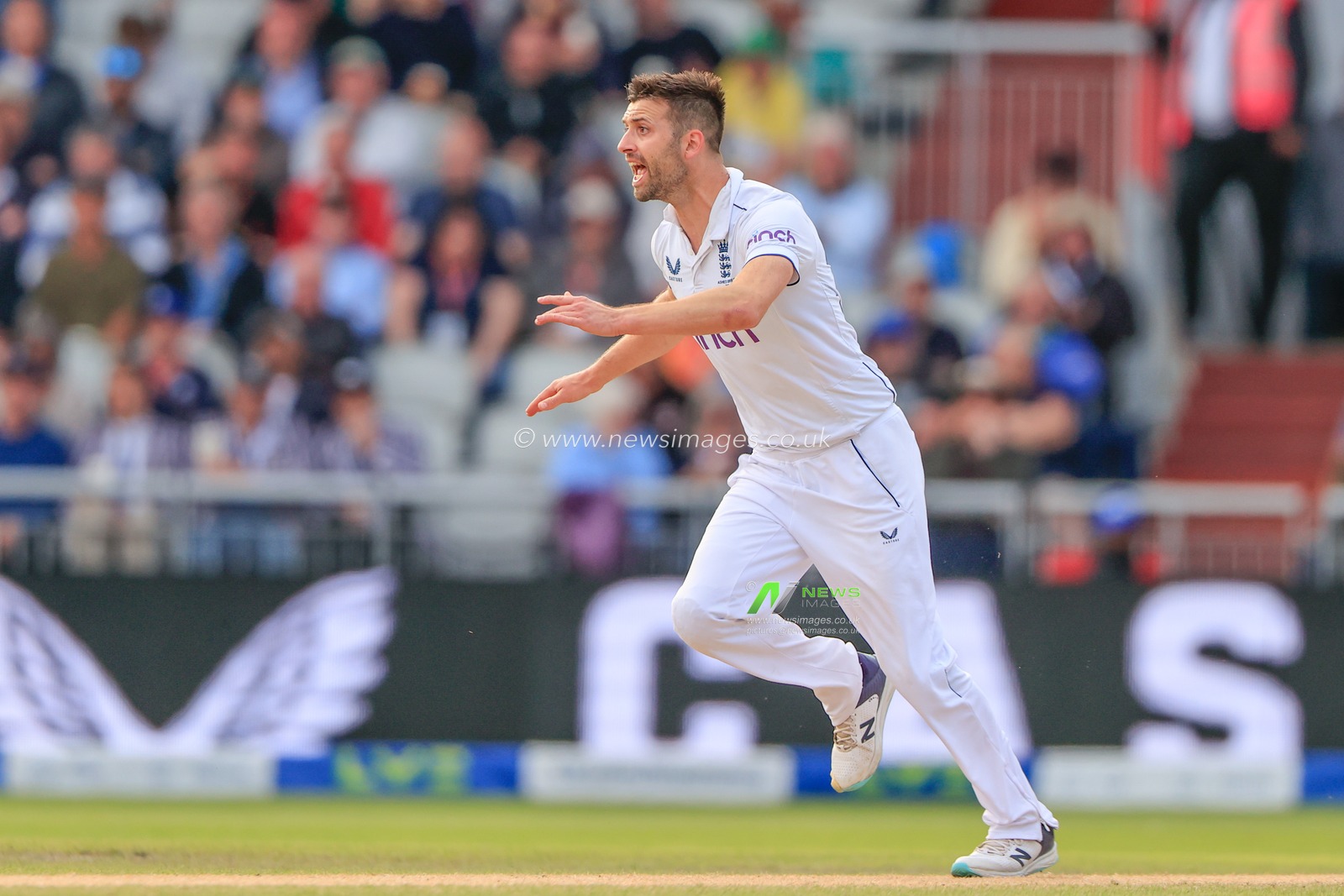 Mark Wood of England celebrates the wicket of Travis Head of Australia during the LV= Insurance Ashes Fourth Test Series Day Three Test Series match England vs Australia at Old Trafford, Manchester, United Kingdom, 21st July 2023

(Photo by Conor Molloy/News Images)