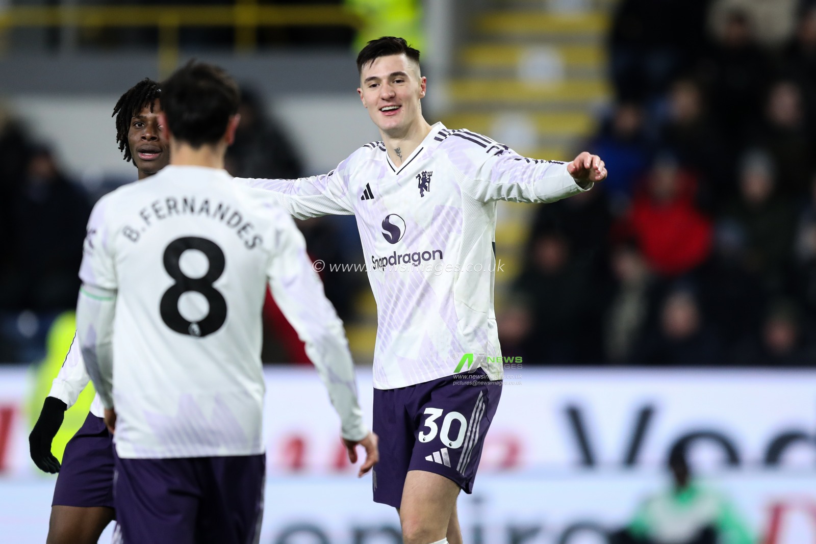 Benjamin Sesko of Manchester United scores and celebrates goal to make it 1-2 during the Premier League match Burnley vs Manchester United at Turf Moor, Burnley, United Kingdom, 7th January 2026

(Photo by Jorge Horsted/News Images)

*** GER AUT SUI OUT ***