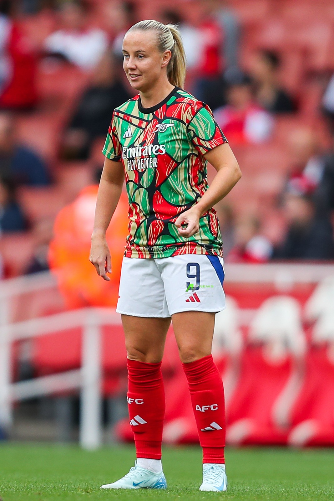 Beth Mead of Arsenal warms up prior to the The FA Women's Super League match Arsenal Women vs Everton Women at Emirates Stadium, London, United Kingdom, 6th October 2024

(Photo by Izzy Poles/News Images)
