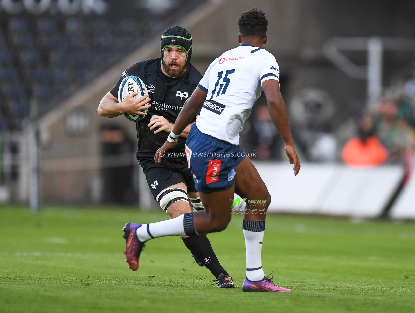 Morgan Morris of Ospreys Rugby, takes on Canan Moodie of Vodacom Bulls,