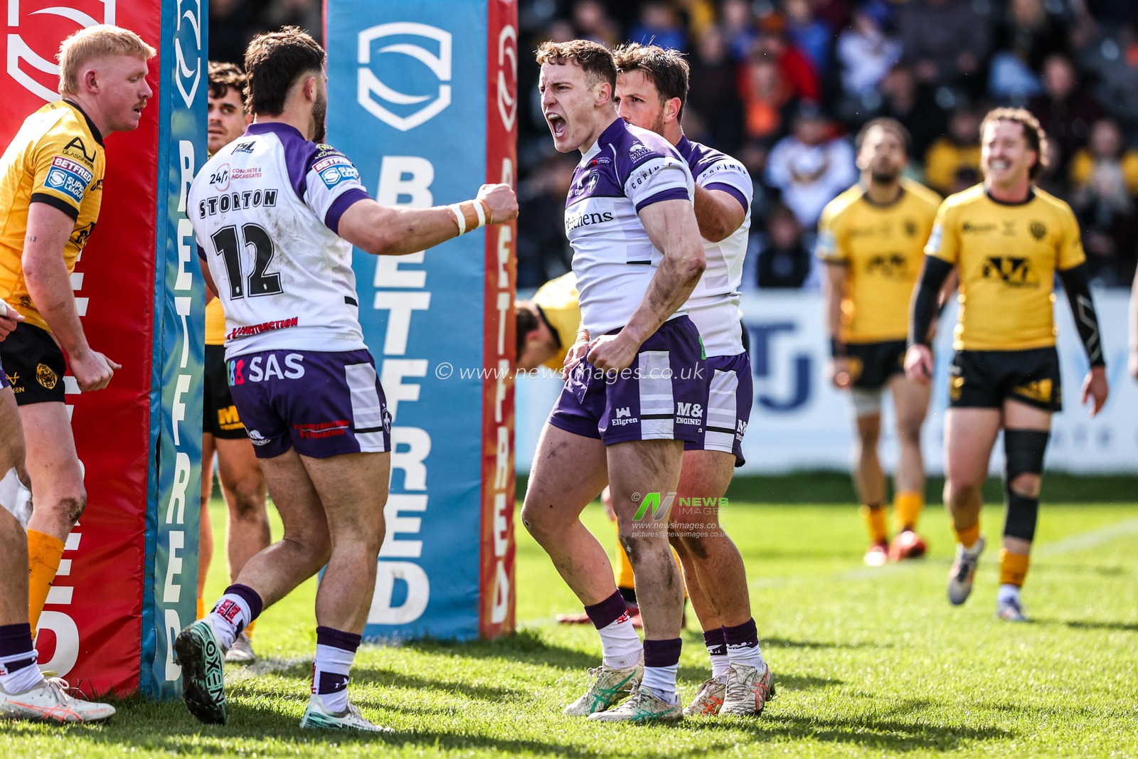 Jake Trueman of Wakefield Trinity celebrates his try during the Betfred Super League round 7 match Castleford Tigers vs Wakefield Trinity at OneBore Stadium, Castleford, Untied Kingdom on 05 April 2026

(Photo by Alfie Cosgrove/News Images)