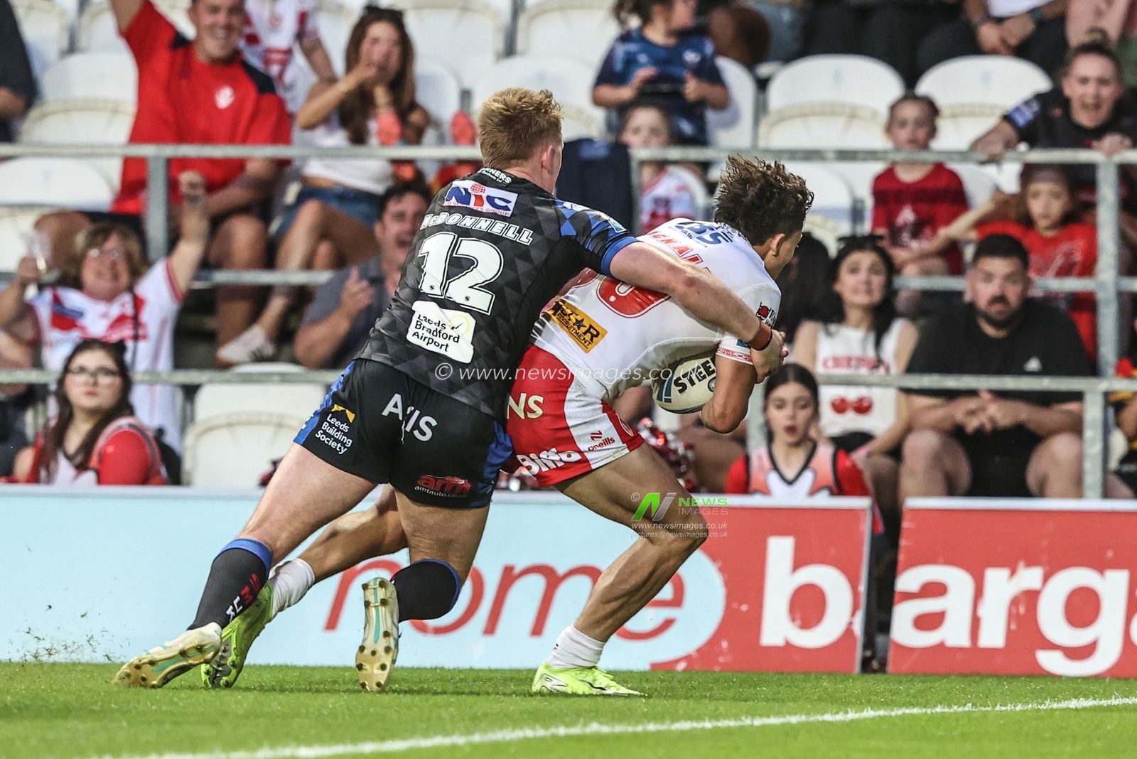 Owen Dagnall of St. Helens goes over for a try during the Betfred Super League round 15 match St Helens vs Leeds Rhinos at Totally Wicked Stadium, St Helens, United Kingdom, 20th June 2025

(Photo by Alfie Cosgrove/News Images)