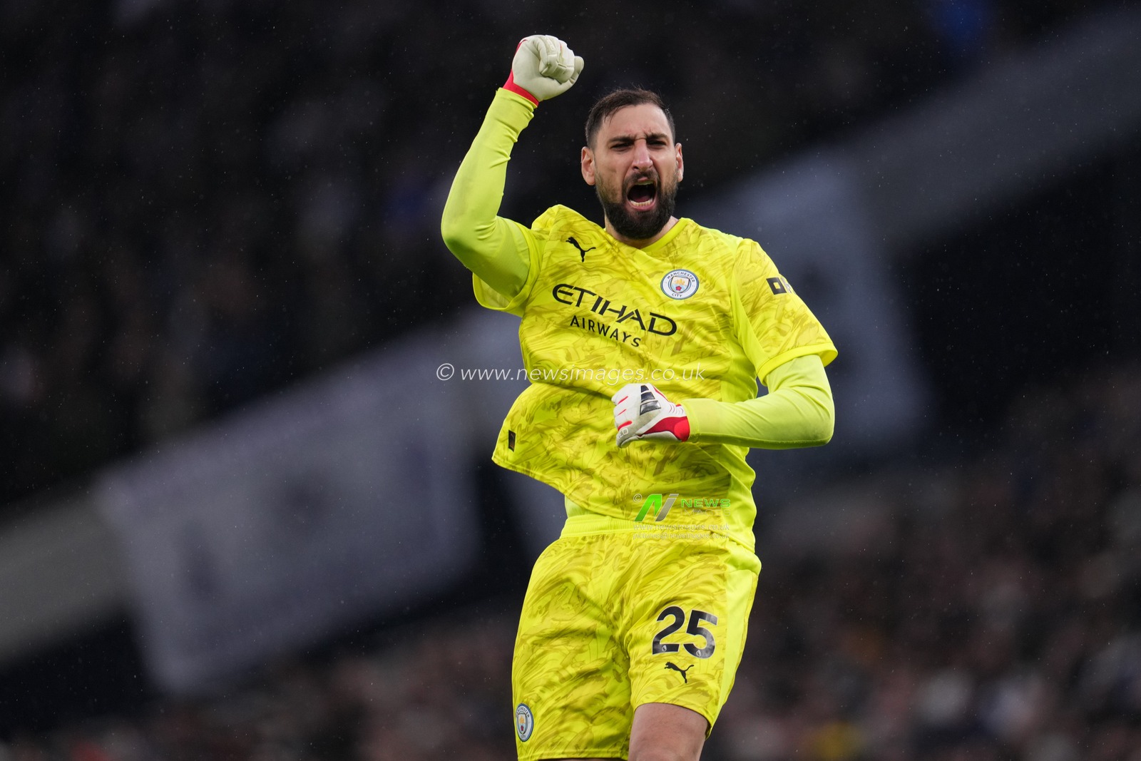 Gianluigi Donnarumma of Manchester City celebrates 1-0 lead during the Premier League match Tottenham Hotspur vs Manchester City at Tottenham Hotspur Stadium, London, United Kingdom, 1st February 2026

(Photo by Harvey Murphy/News Images)