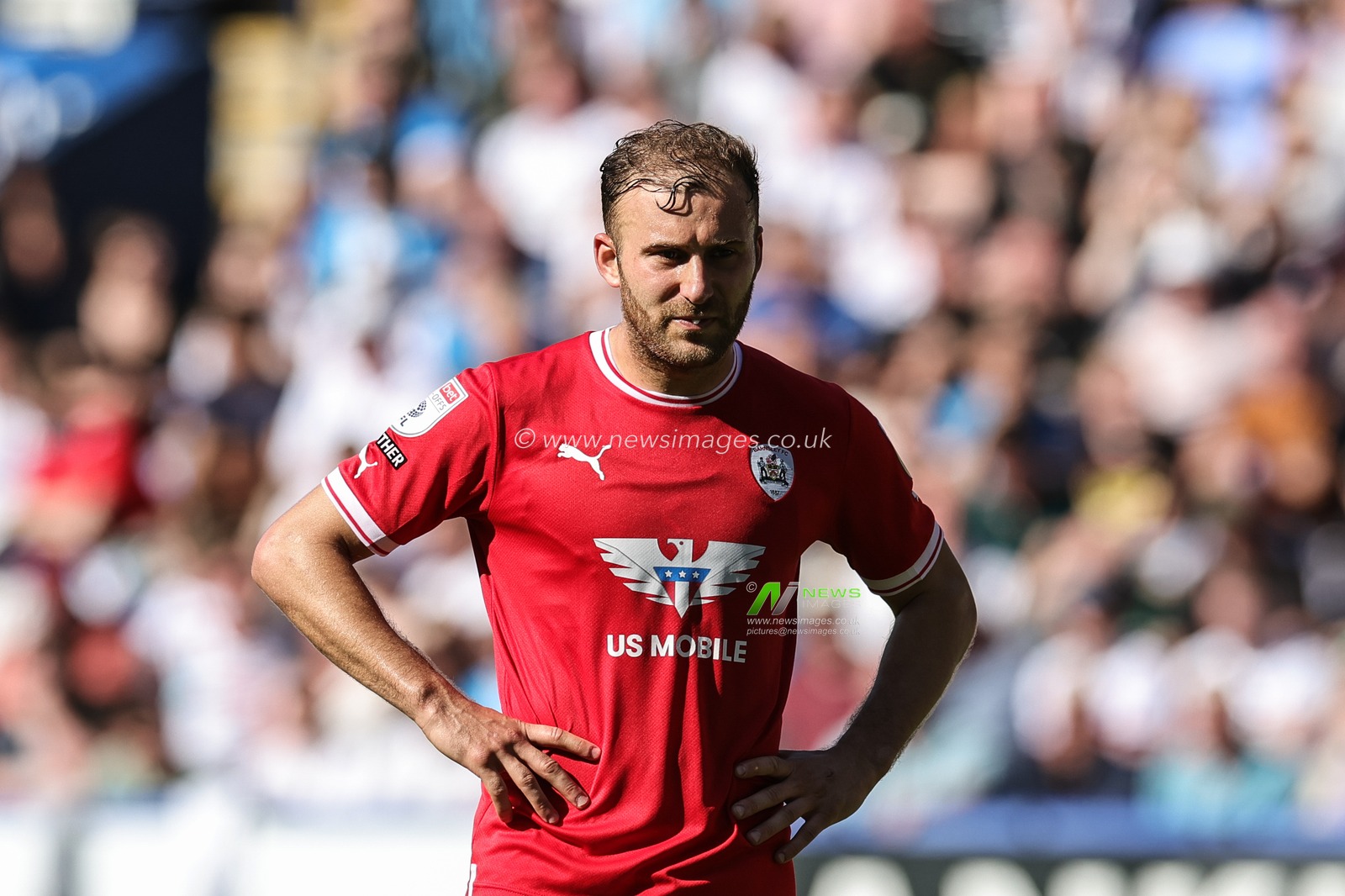 Herbie Kane #8 of Barnsley during the Sky Bet League 1 Play-Off match Bolton Wanderers vs Barnsley at University of Bolton Stadium, Bolton, United Kingdom, 13th May 2023

(Photo by Mark Cosgrove/News Images)