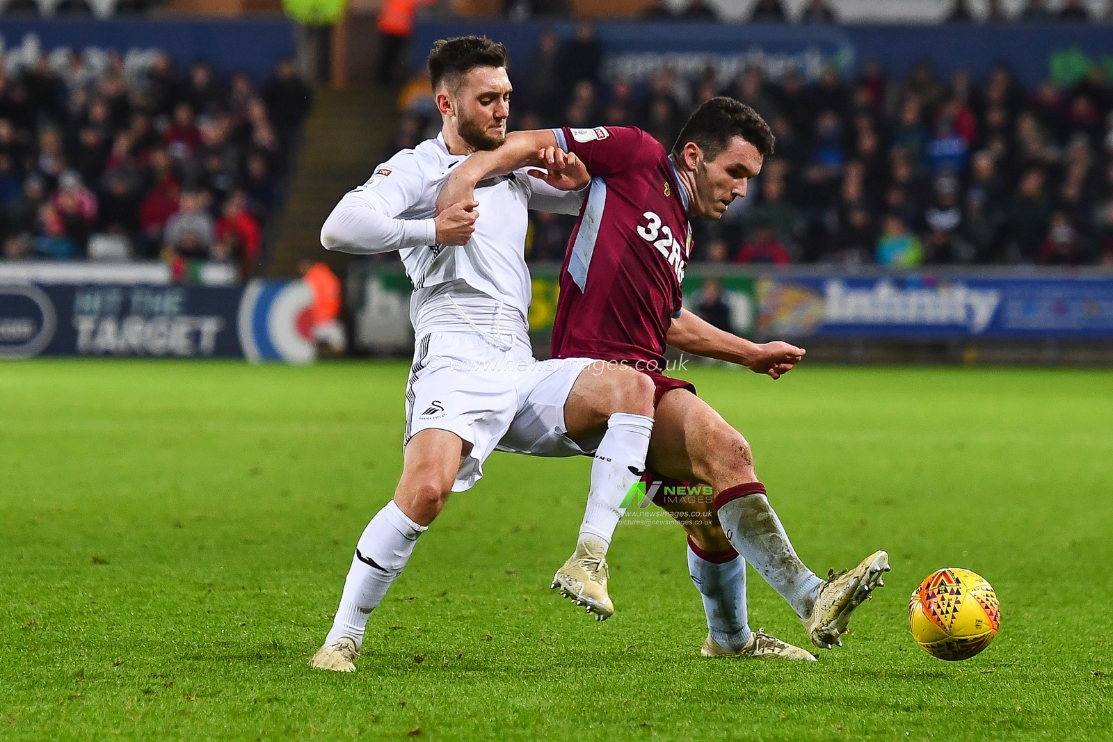 26th December 2018, Liberty Stadium, Swansea, Wales; Sky Bet Championship, Swansea vs  Aston Villa ; John McGinn of Aston Villa battles with Matt Grimes of Swansea City  

Credit: Craig Thomas/News Images

English Football League images are subject to DataCo Licence